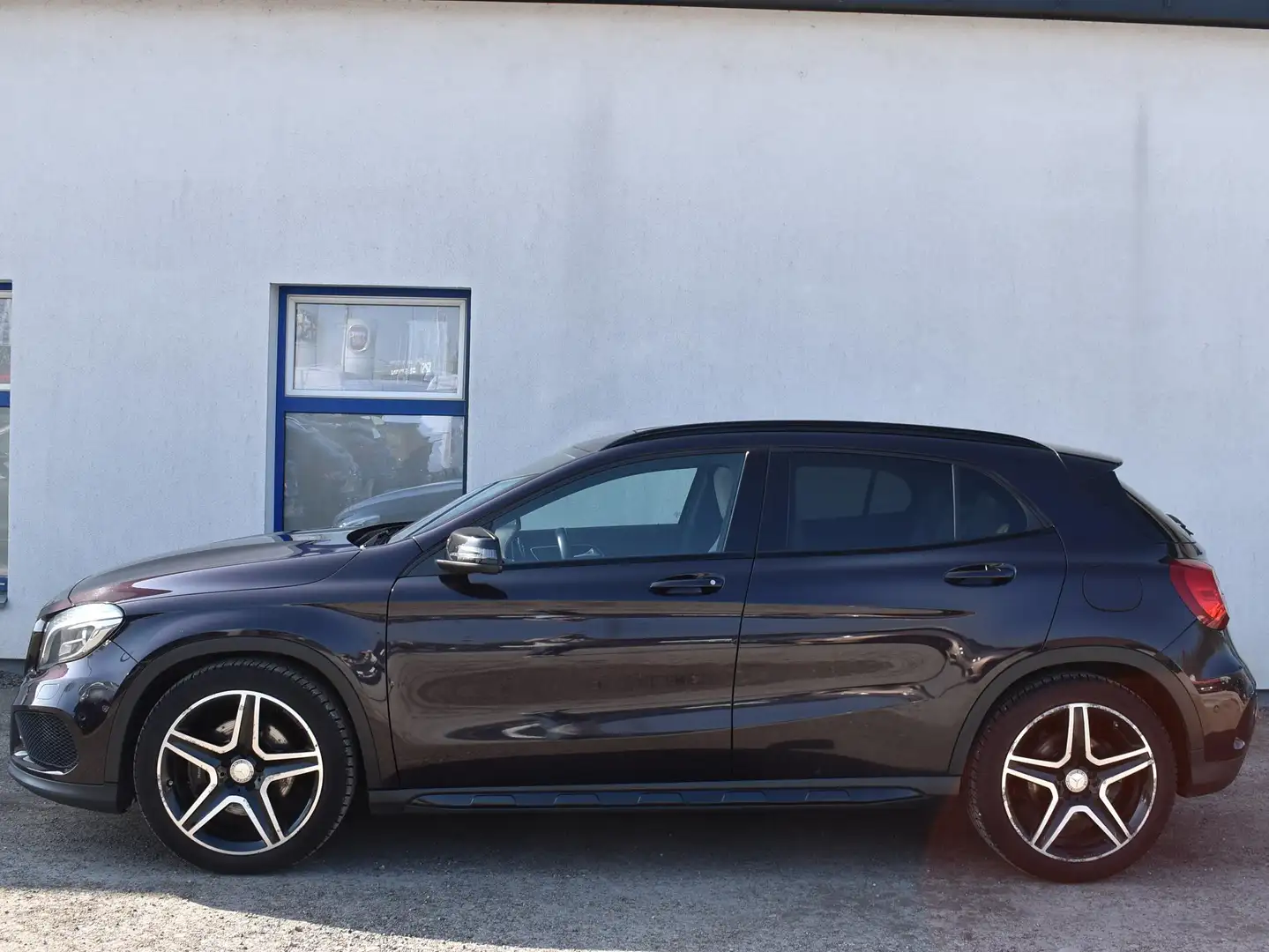 Mercedes-Benz GLA 250 GLA 250 4Matic AMG-Line Violett - 2