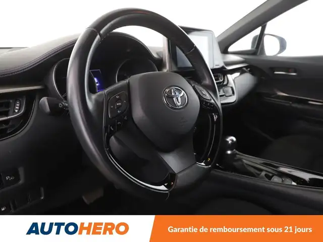 Toyota C-HR view 11