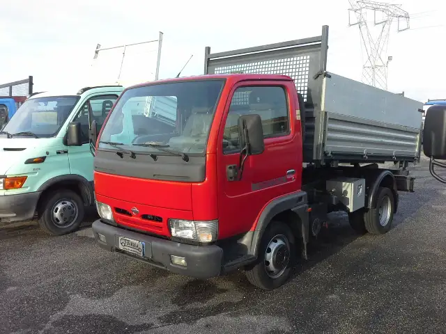 Nissan Cabstar 35.12 CASSONE RIBALTABILE TRILATERALE 3 POSTI