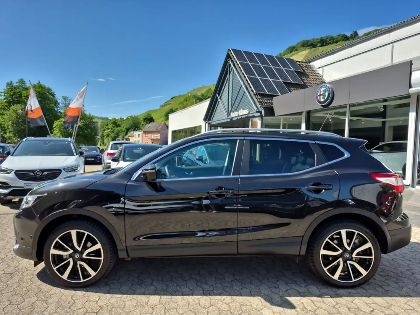 Nissan Qashqai 1.2 Tekna DIG-T SHZ NAV 360°Kam Panorama Schwarz - 2