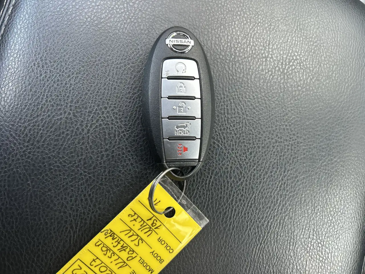 Nissan Pathfinder снимка Nissan Pathfinder