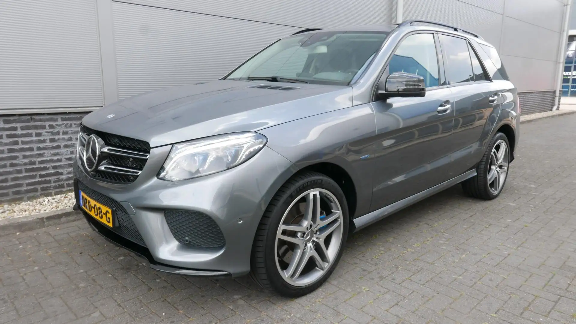 Mercedes-Benz GLE 500 e 333 PK 4MATIC AMG Sport Edition FULL OPTIONS,114 Grijs - 2
