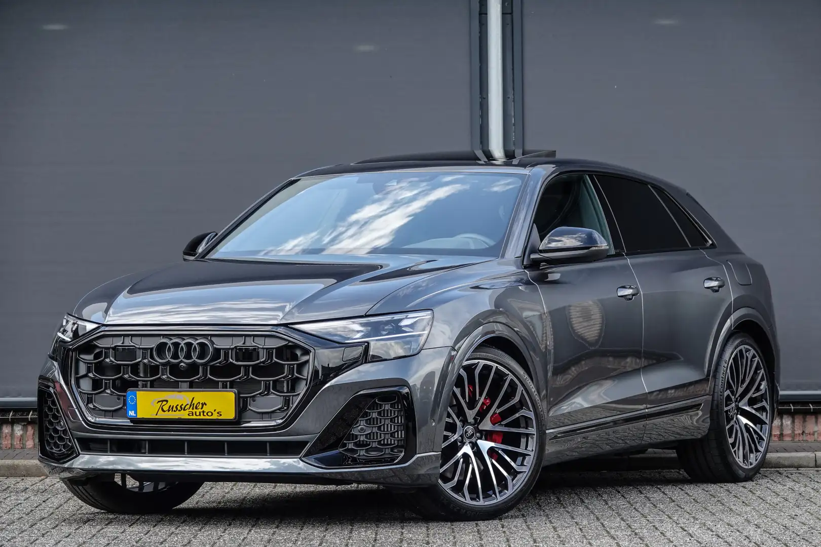Audi Q8 60TFSI-e 490Pk | S-Line | S-Sportstoelen | Quattro Grijs - 1