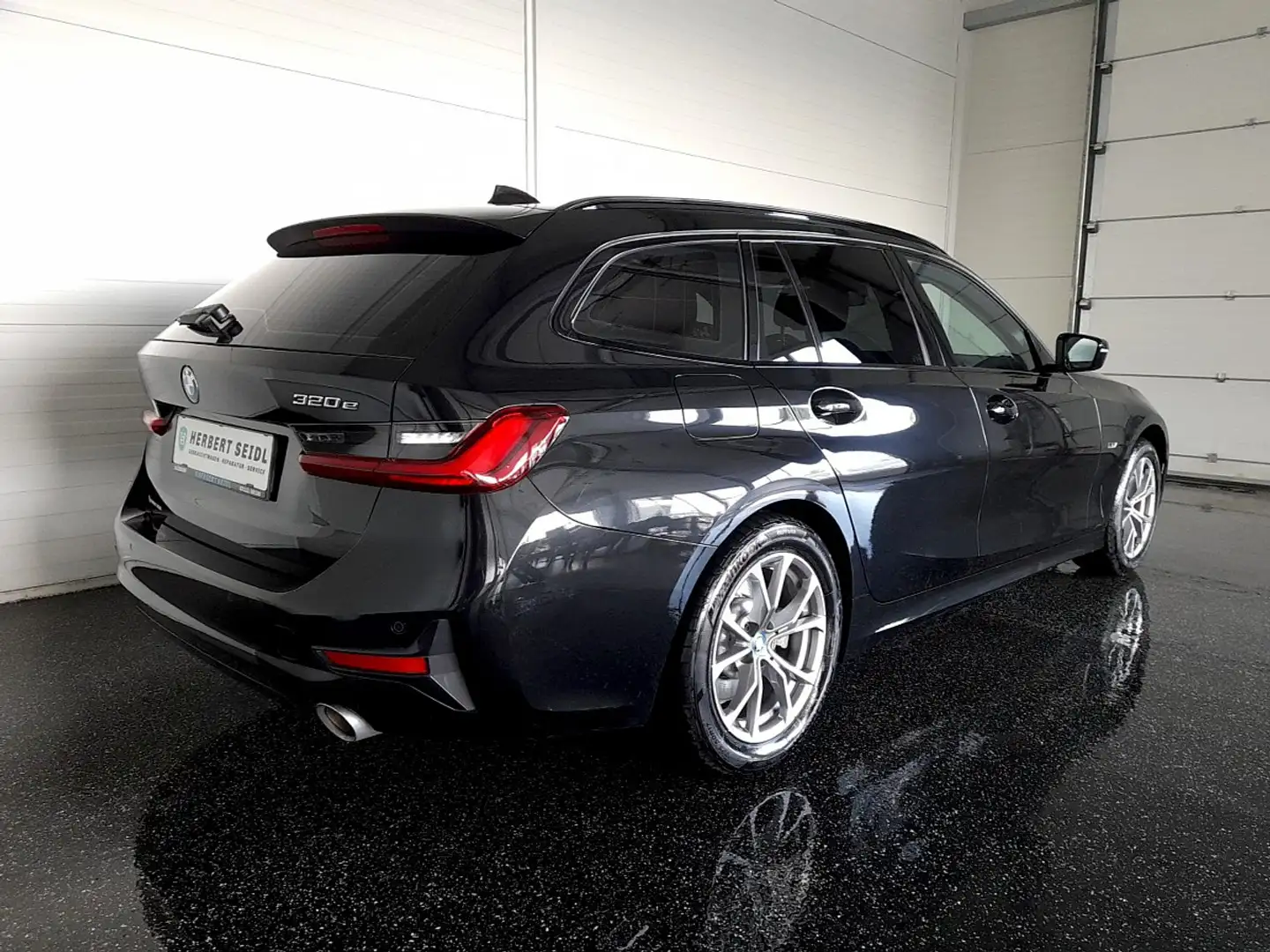 BMW 320 e Touring SPORT-LINE PHEV Aut *VOLL LED / NAVI ... Noir - 2