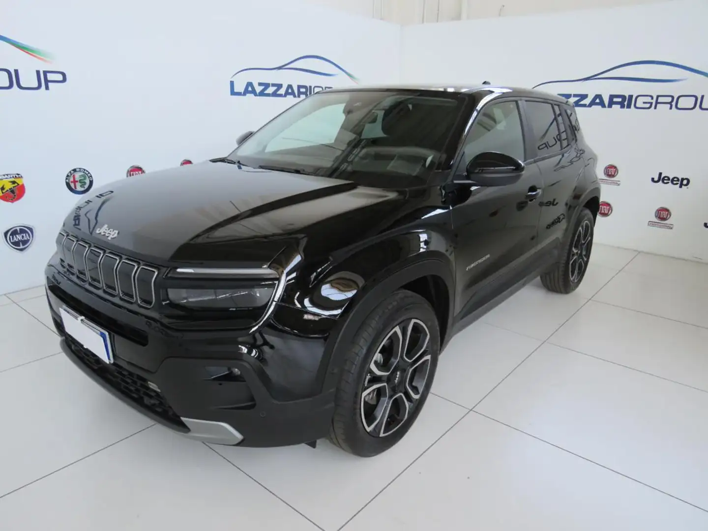 Jeep Avenger 1.2 Turbo 100 CV Summit Schwarz - 1