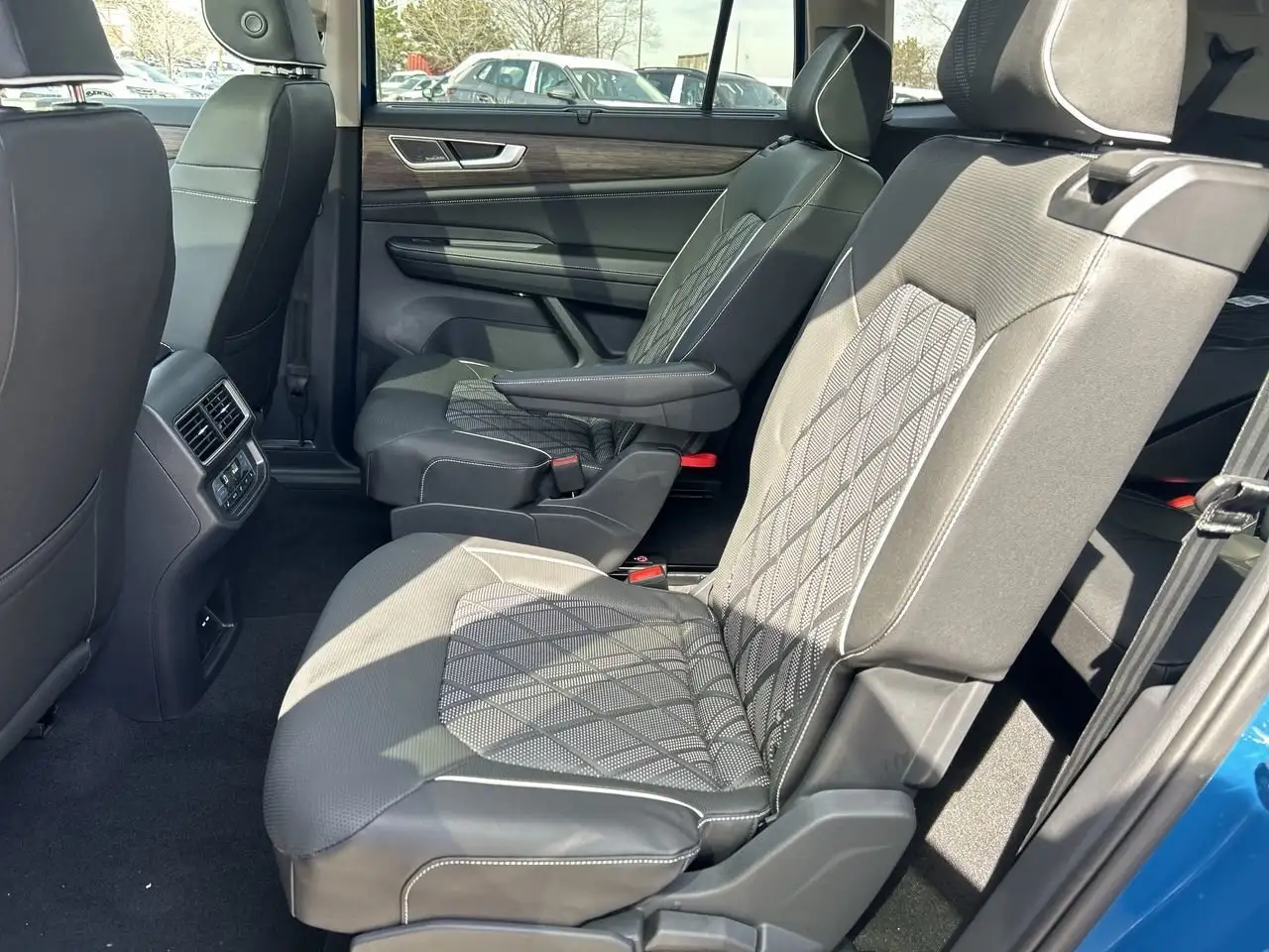 Volkswagen Atlas снимка Volkswagen Atlas