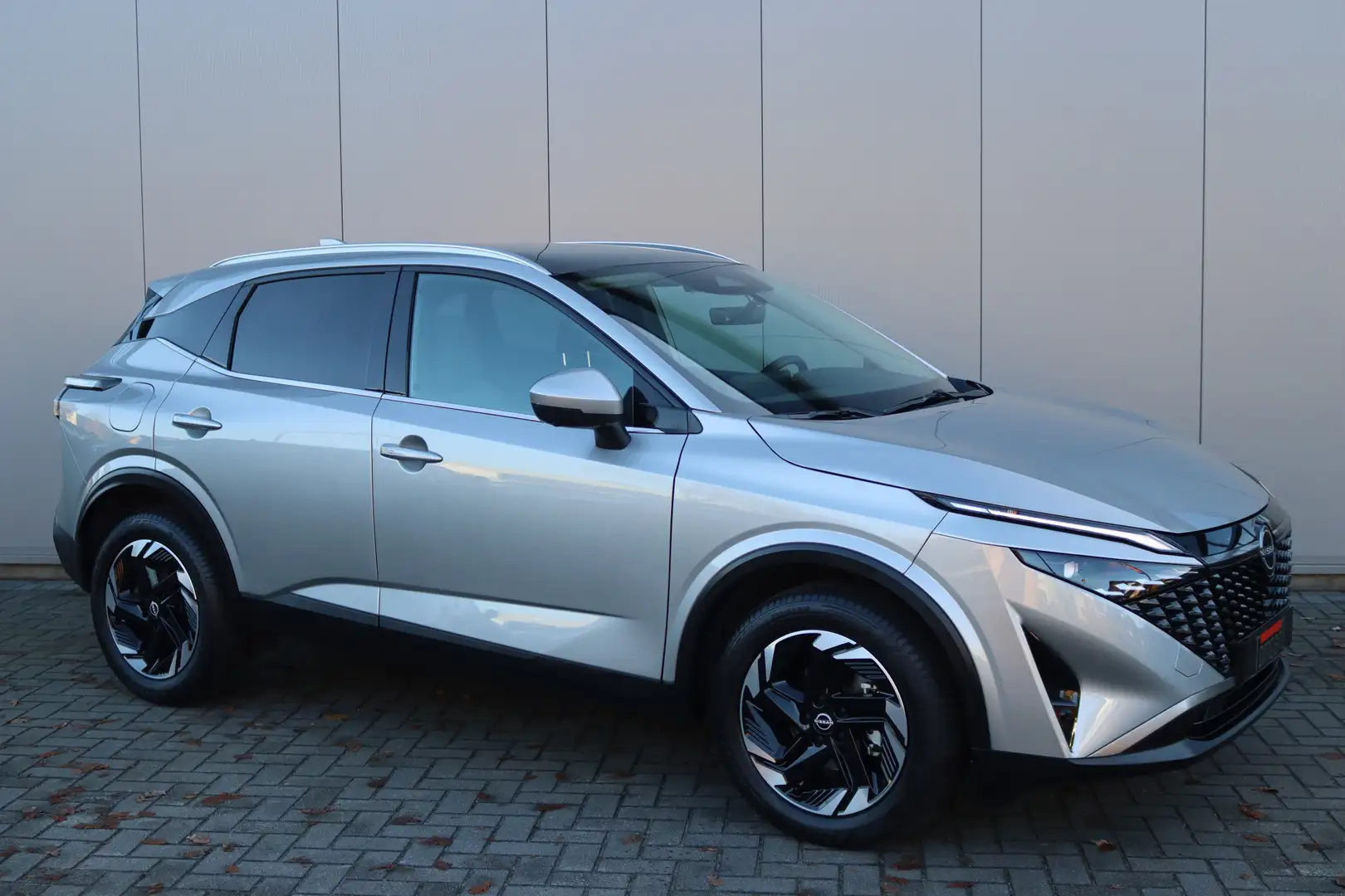 Nissan Qashqai 1.3DIG-T MHEV 158PK Automaat N-Connecta Trekhaak-1 Grijs - 2