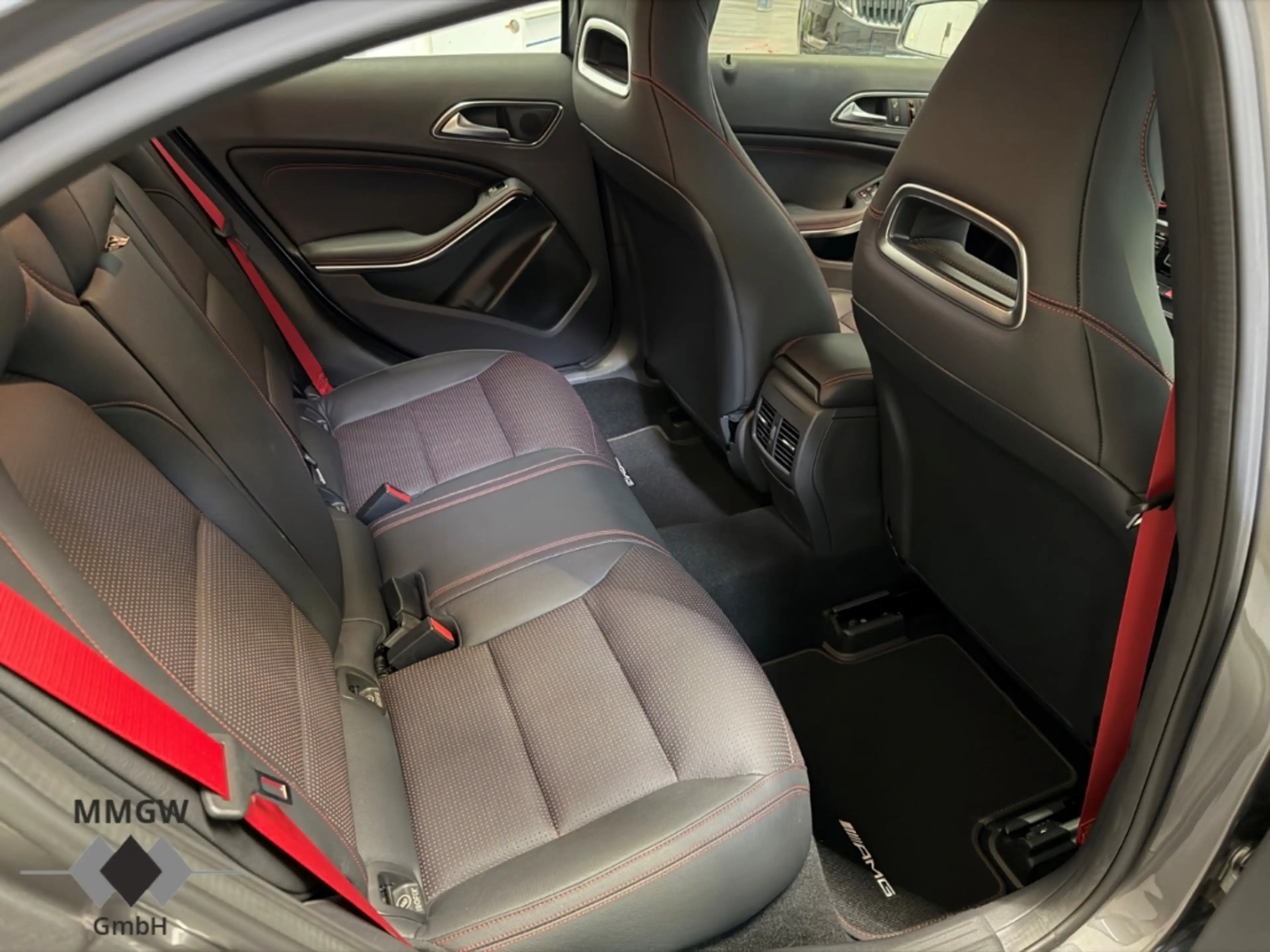 Mercedes-Benz A 45 AMG 4Matic Navi/Leder/HarmanKardon/BiXenon/SHZ — photo 11