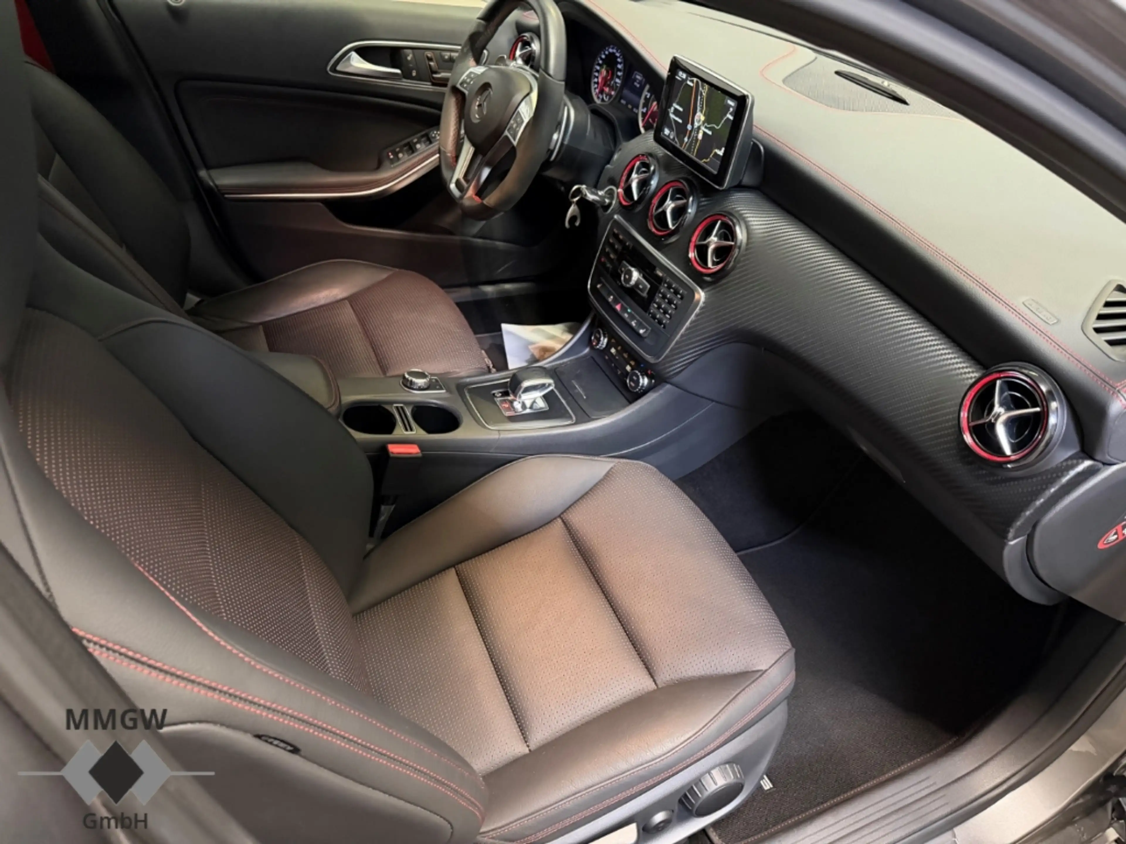 Mercedes-Benz A 45 AMG 4Matic Navi/Leder/HarmanKardon/BiXenon/SHZ — photo 10