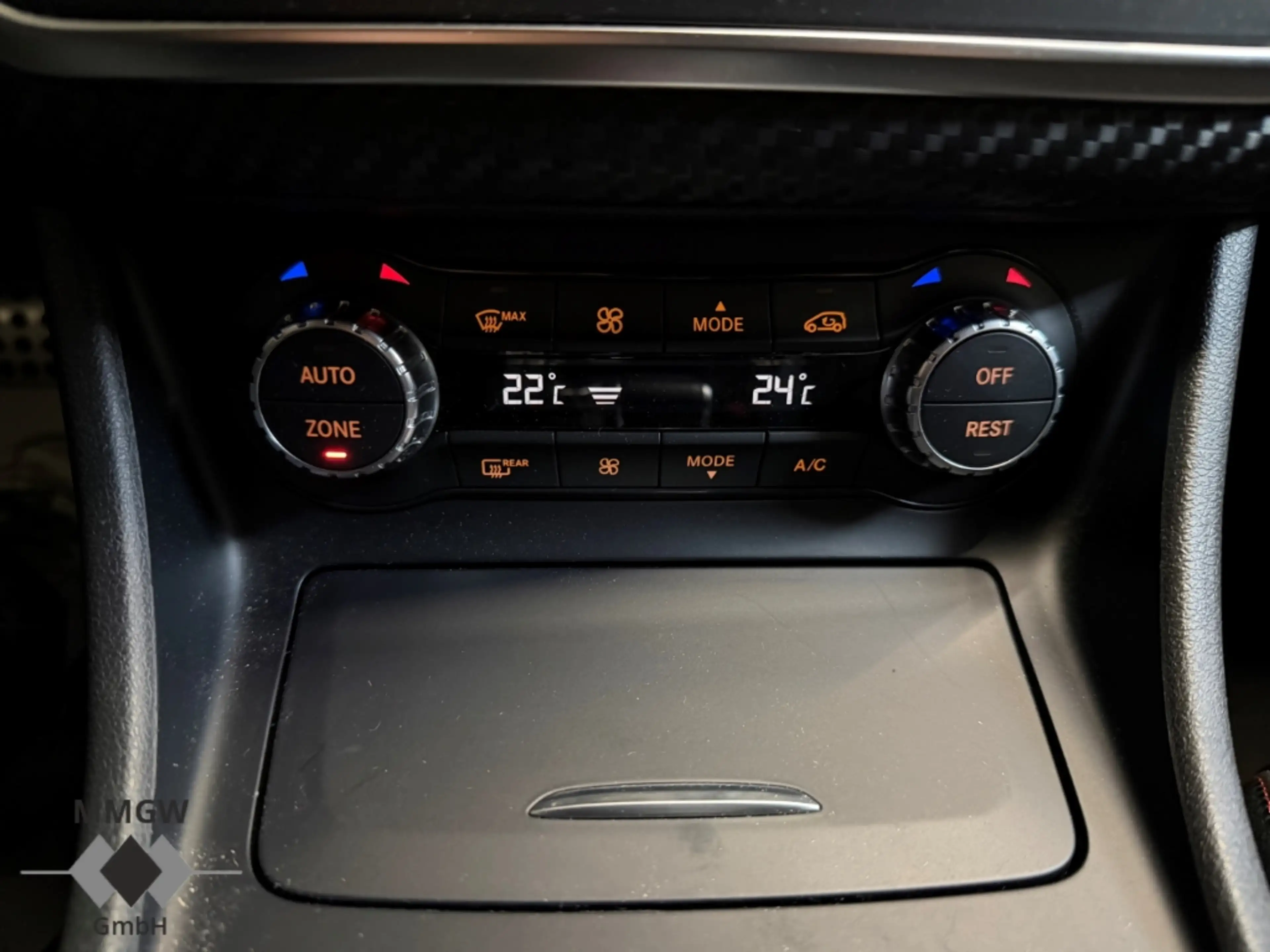 Mercedes-Benz A 45 AMG 4Matic Navi/Leder/HarmanKardon/BiXenon/SHZ — photo 15