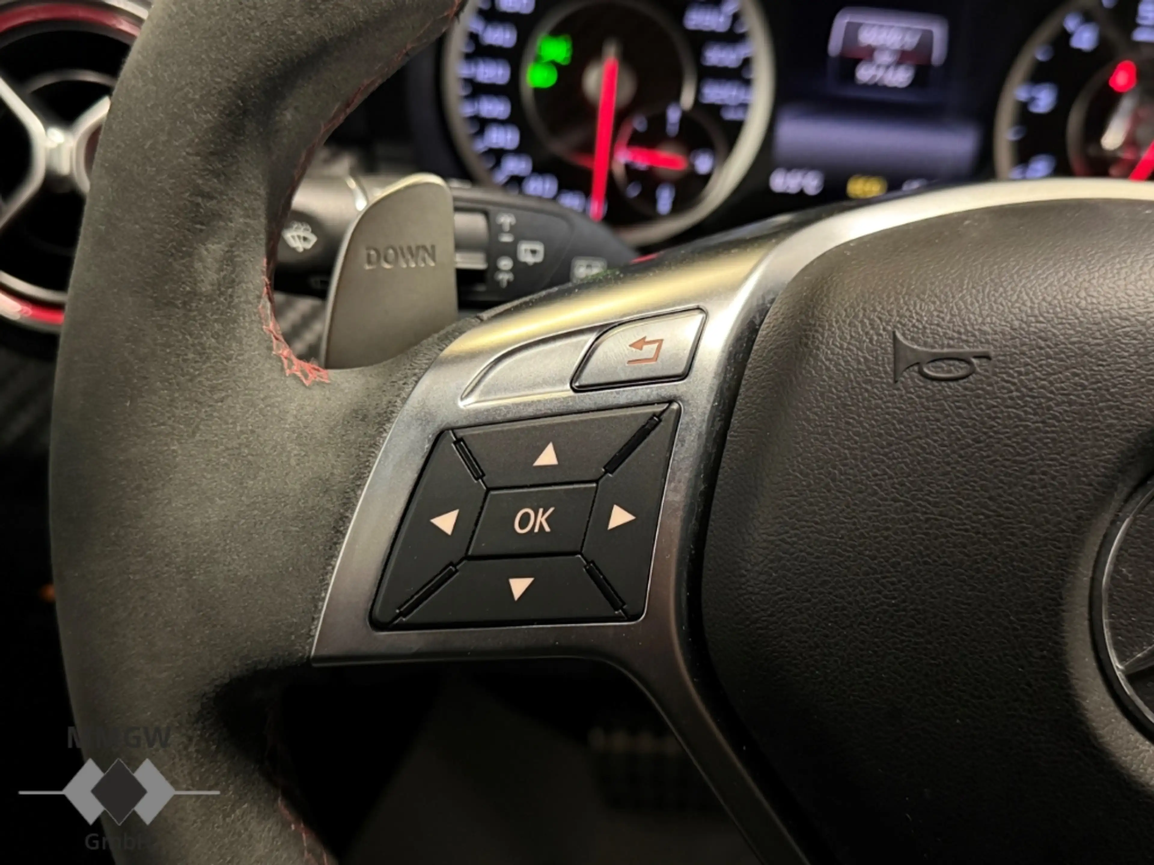 Mercedes-Benz A 45 AMG 4Matic Navi/Leder/HarmanKardon/BiXenon/SHZ — photo 12