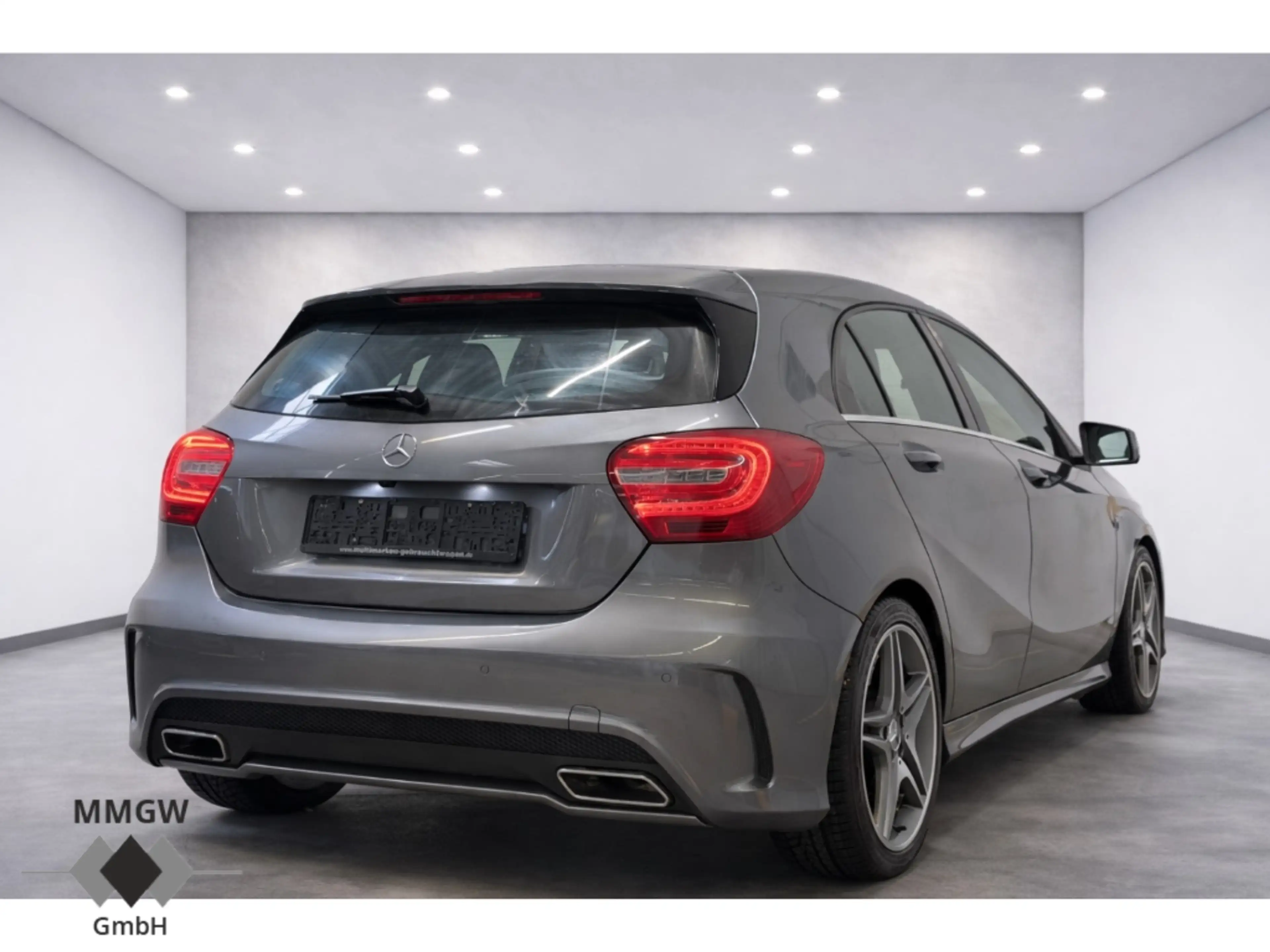 Mercedes-Benz A 45 AMG 4Matic Navi/Leder/HarmanKardon/BiXenon/SHZ — photo 4
