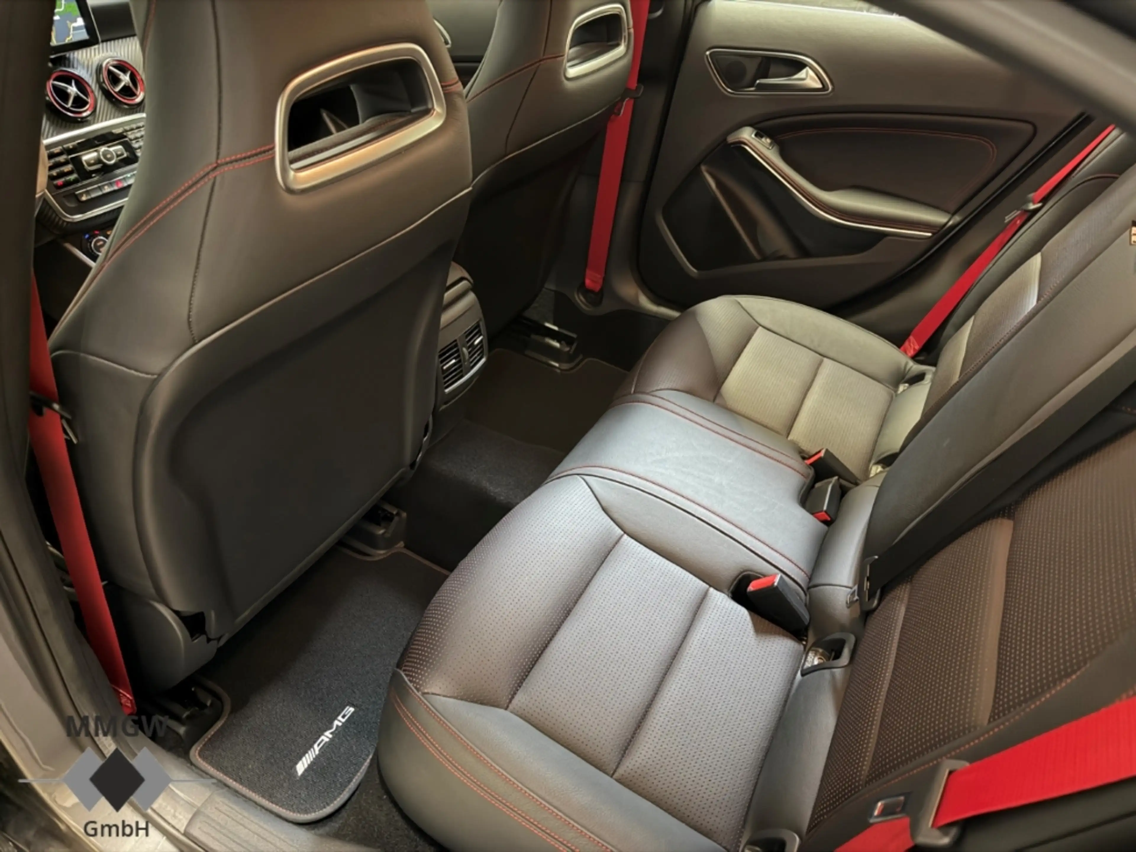 Mercedes-Benz A 45 AMG 4Matic Navi/Leder/HarmanKardon/BiXenon/SHZ — photo 7