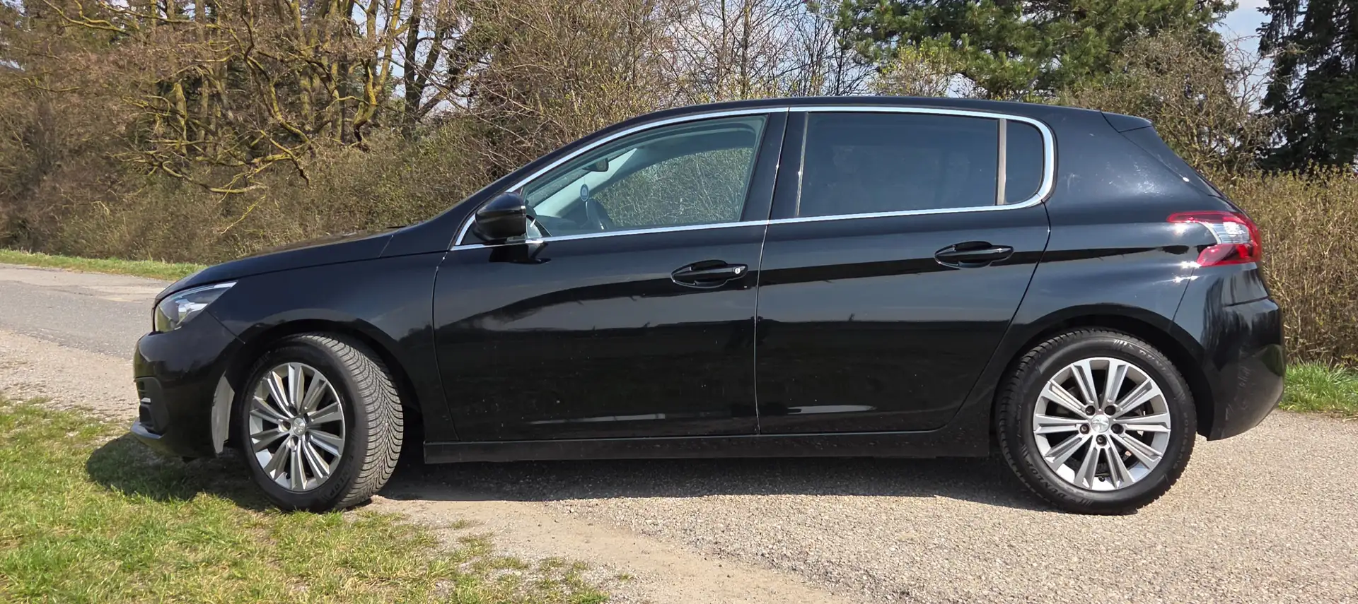 Peugeot 308 308 SW 1,5 BlueHDI 100 Allure S Schwarz - 2