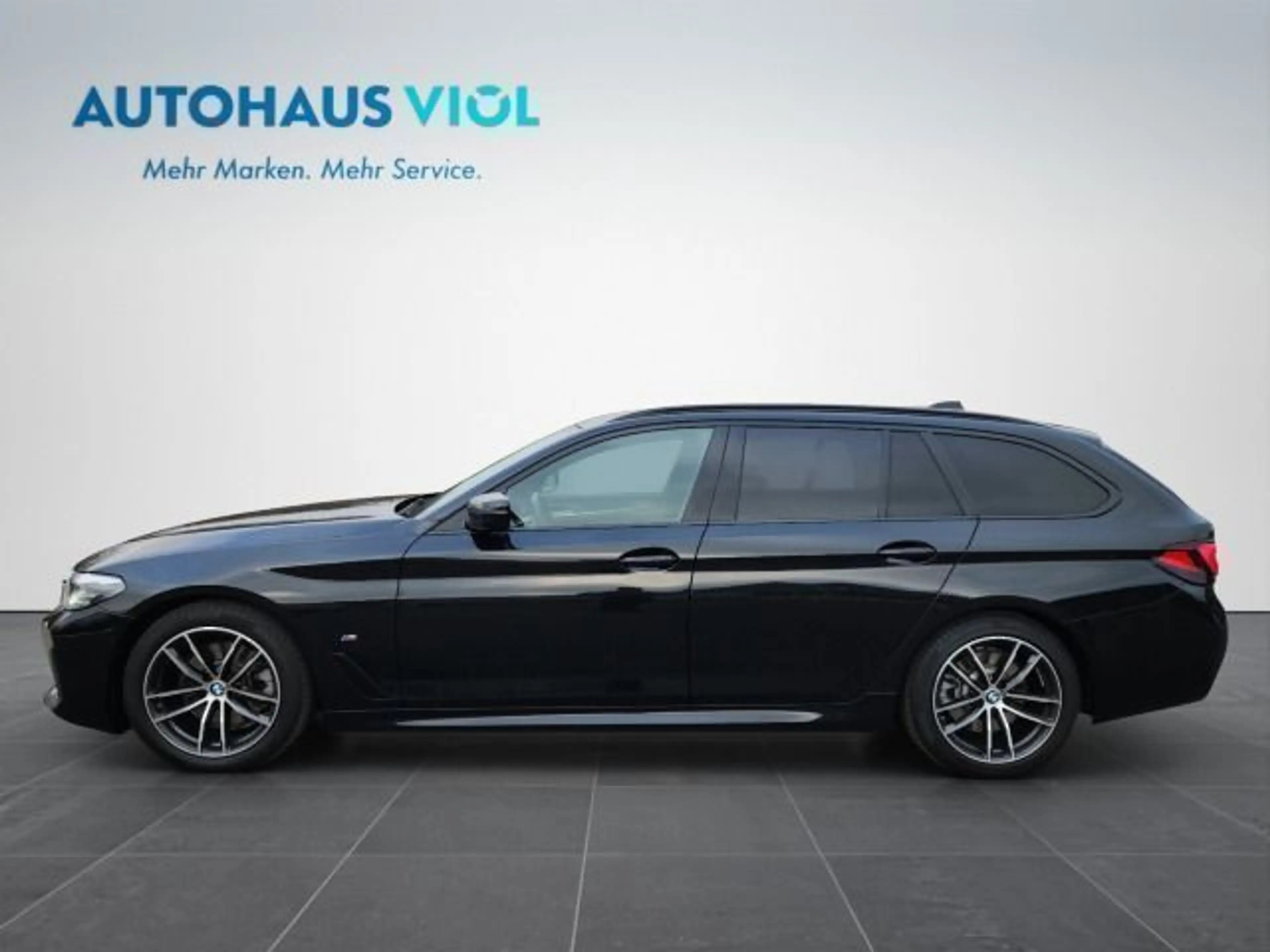 BMW 520 d Touring M-Sport Mild-Hybrid — photo 7