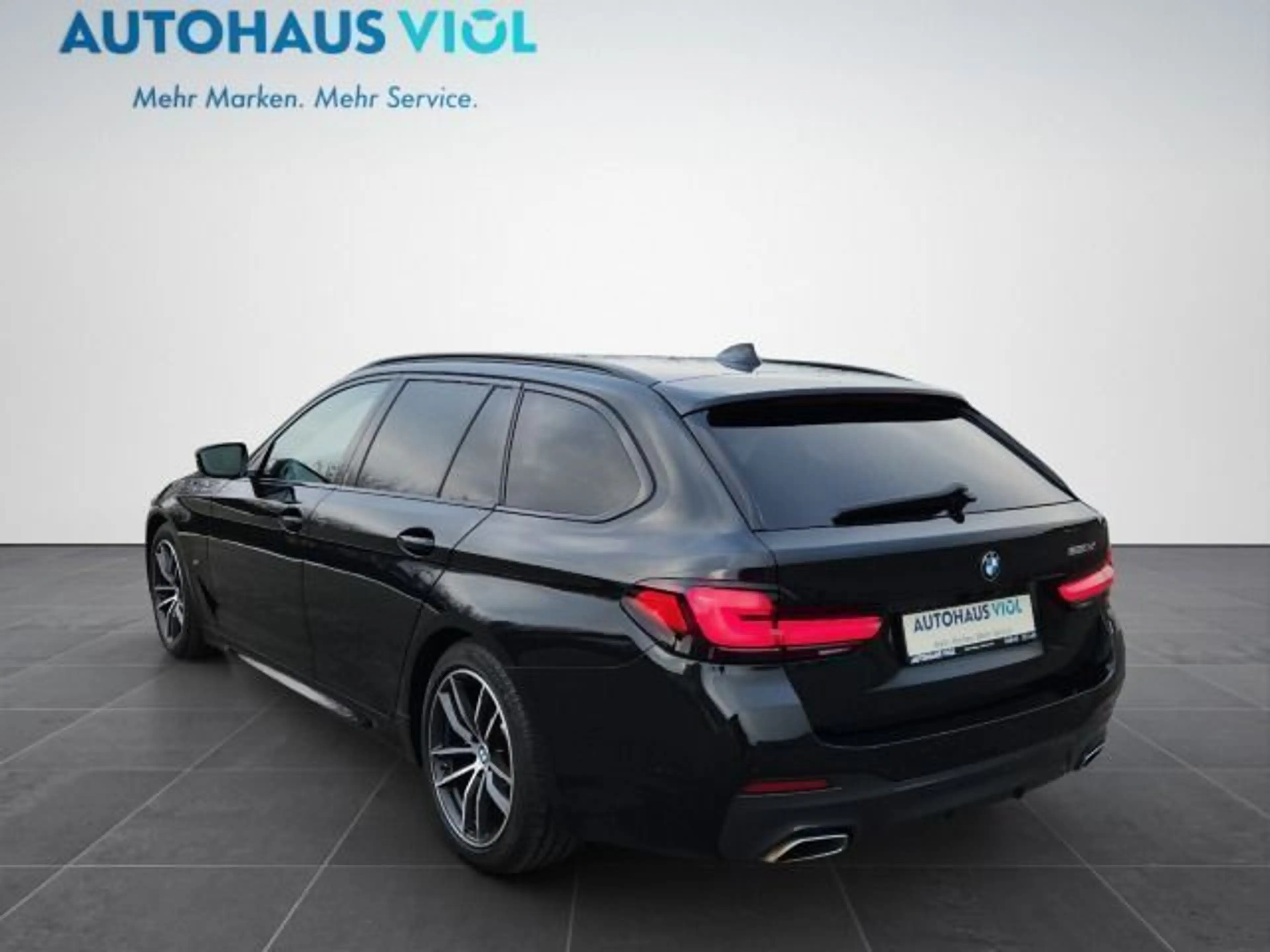 BMW 520 d Touring M-Sport Mild-Hybrid — photo 6