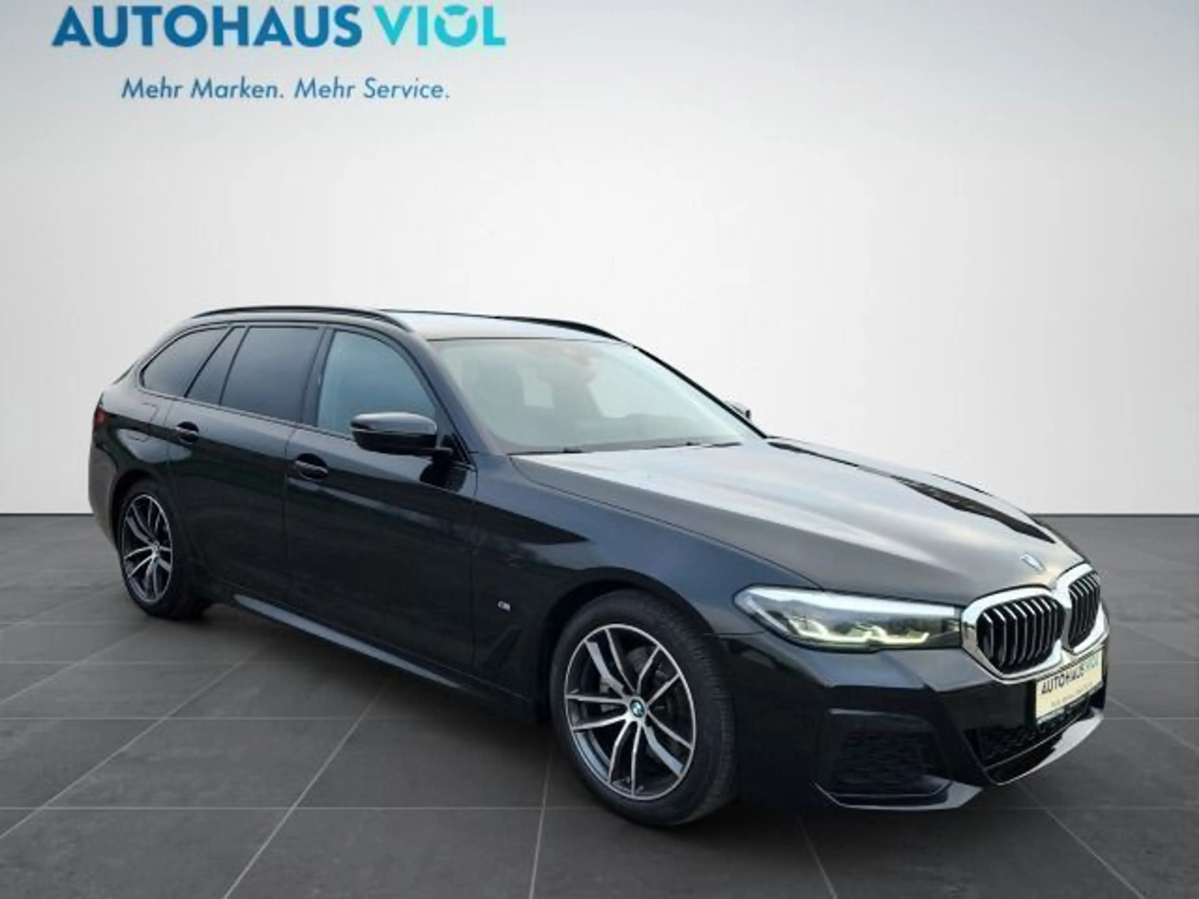 BMW 520 d Touring M-Sport Mild-Hybrid — photo 11