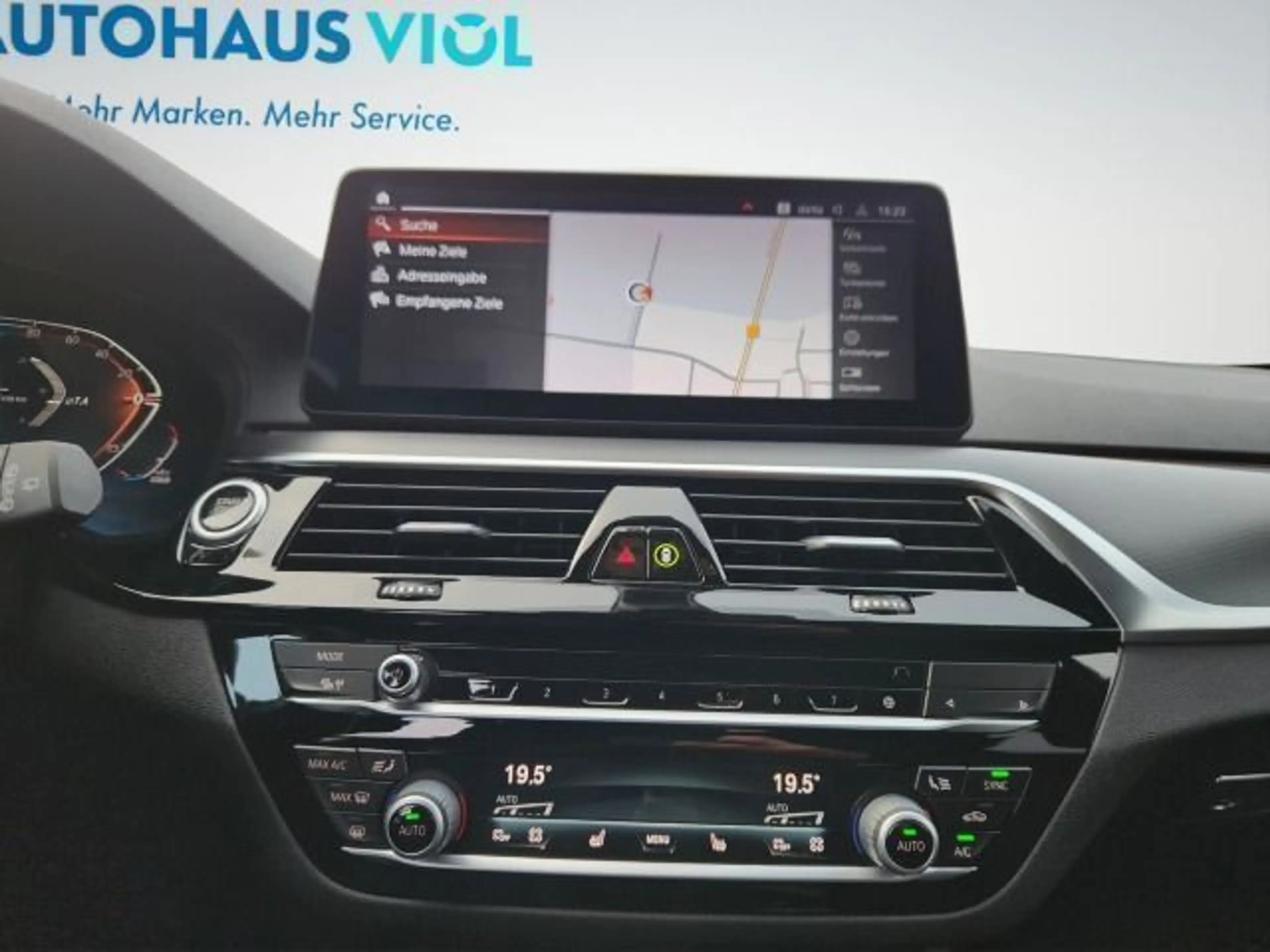 BMW 520 d Touring M-Sport Mild-Hybrid — photo 15