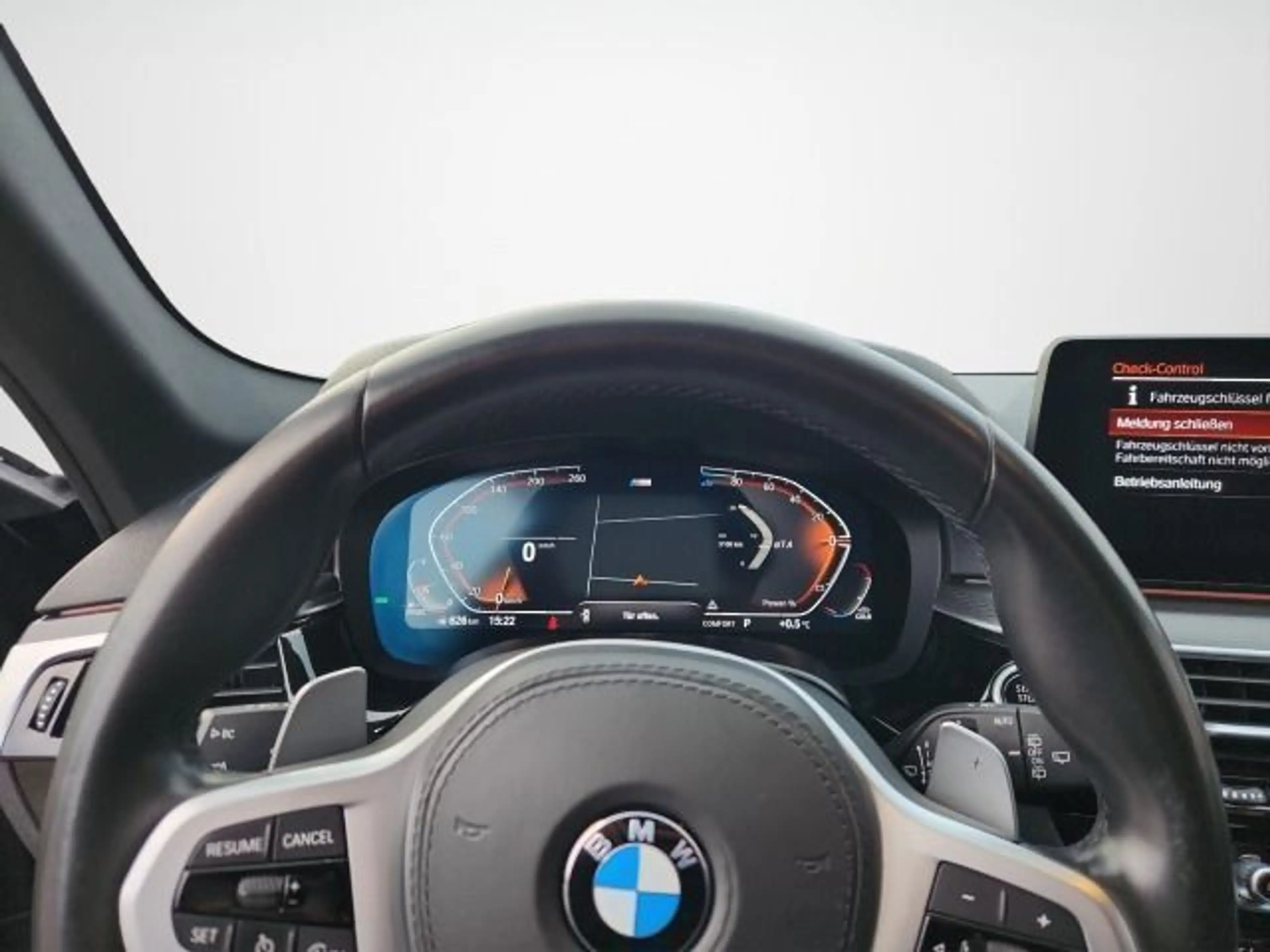 BMW 520 d Touring M-Sport Mild-Hybrid — photo 14