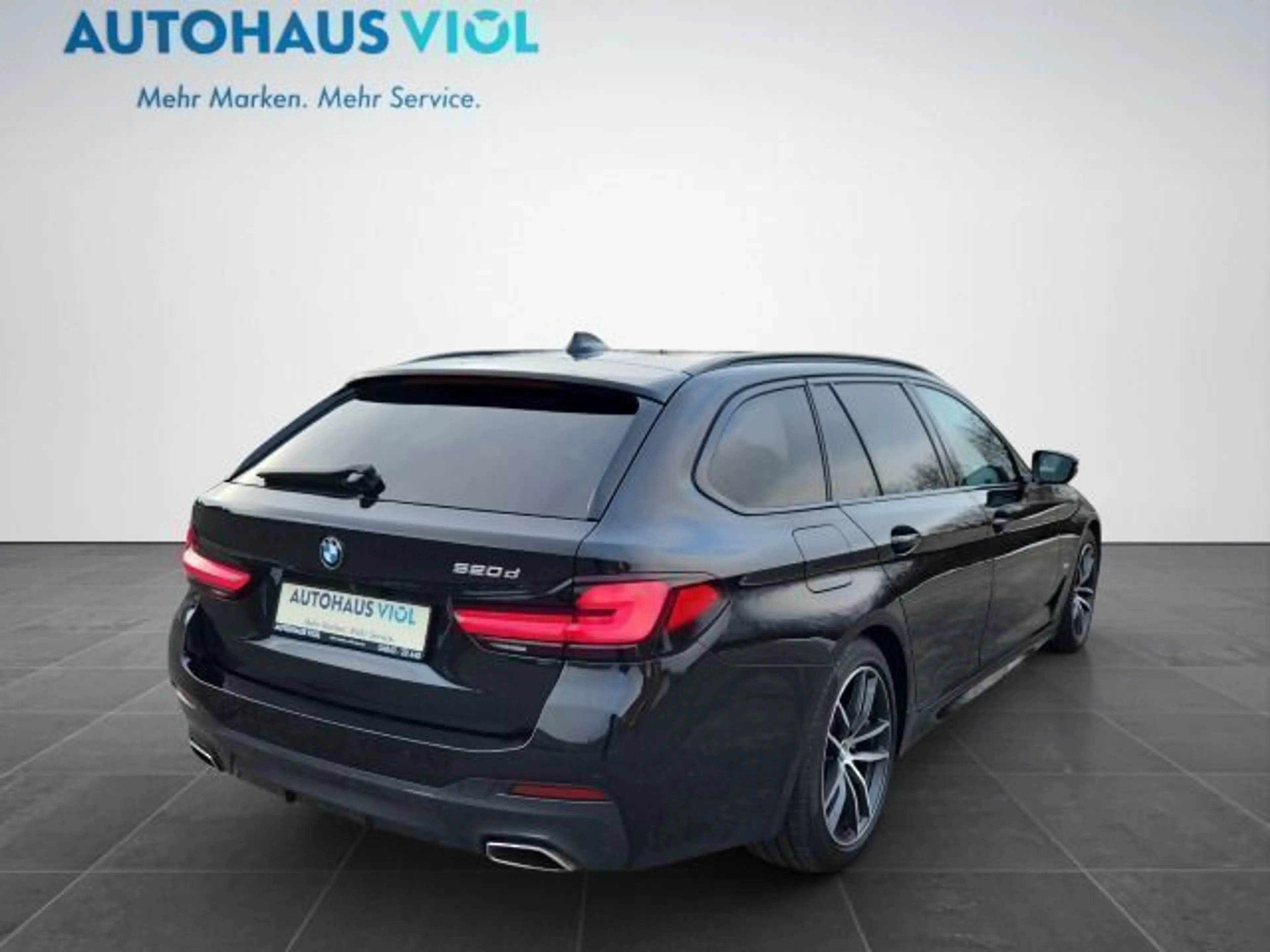 BMW 520 d Touring M-Sport Mild-Hybrid — photo 9
