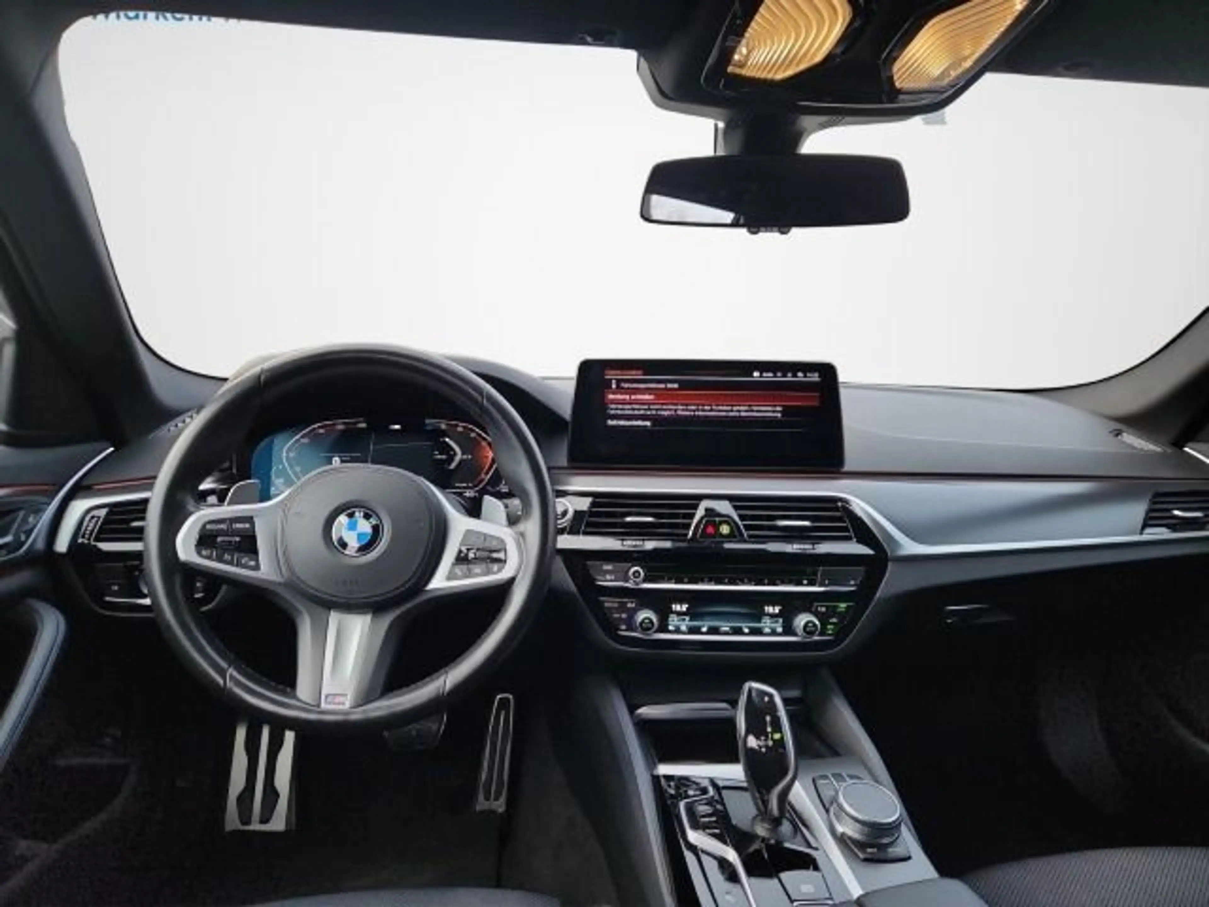 BMW 520 d Touring M-Sport Mild-Hybrid — photo 13