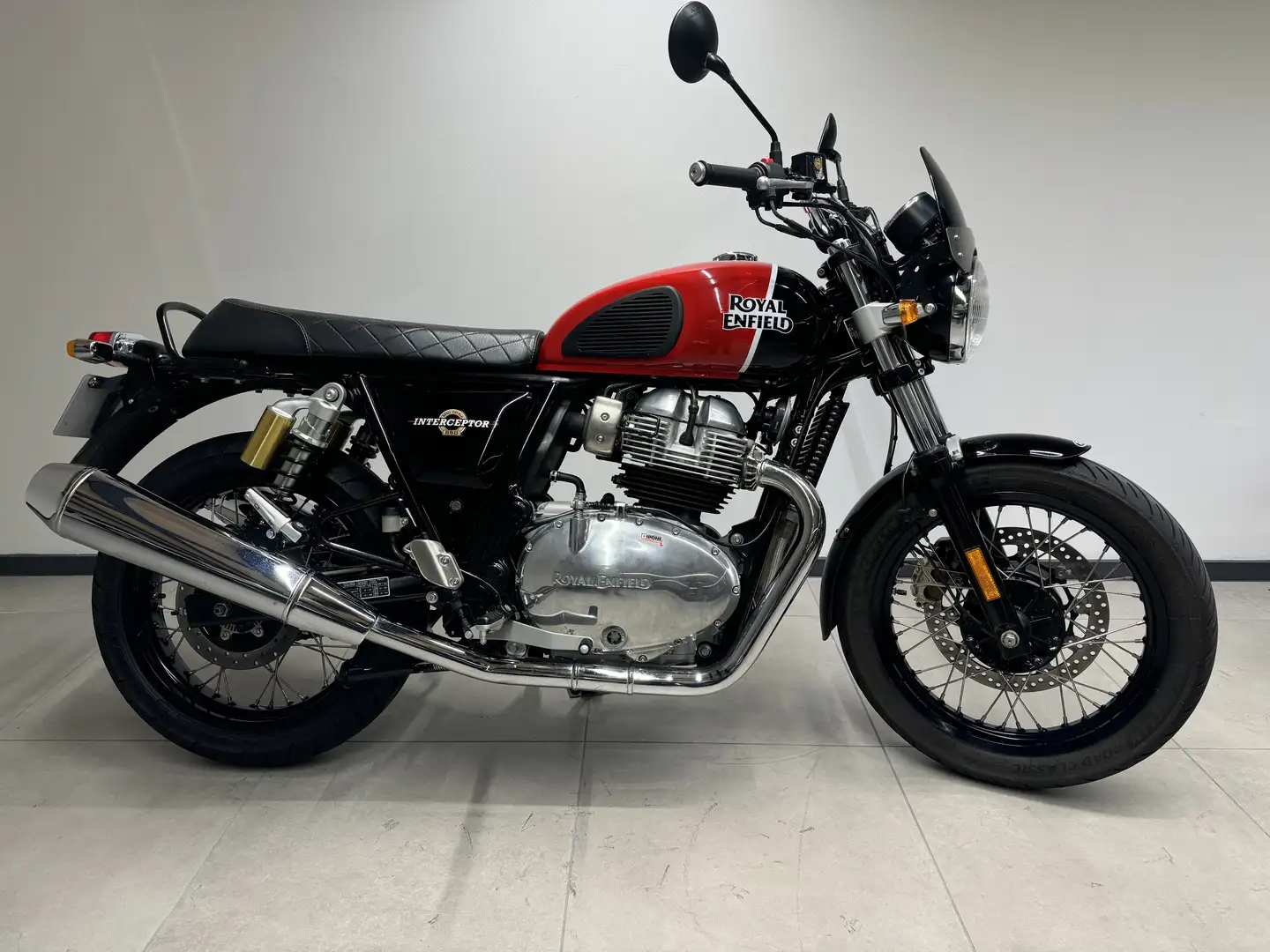 Royal Enfield Interceptor - 1
