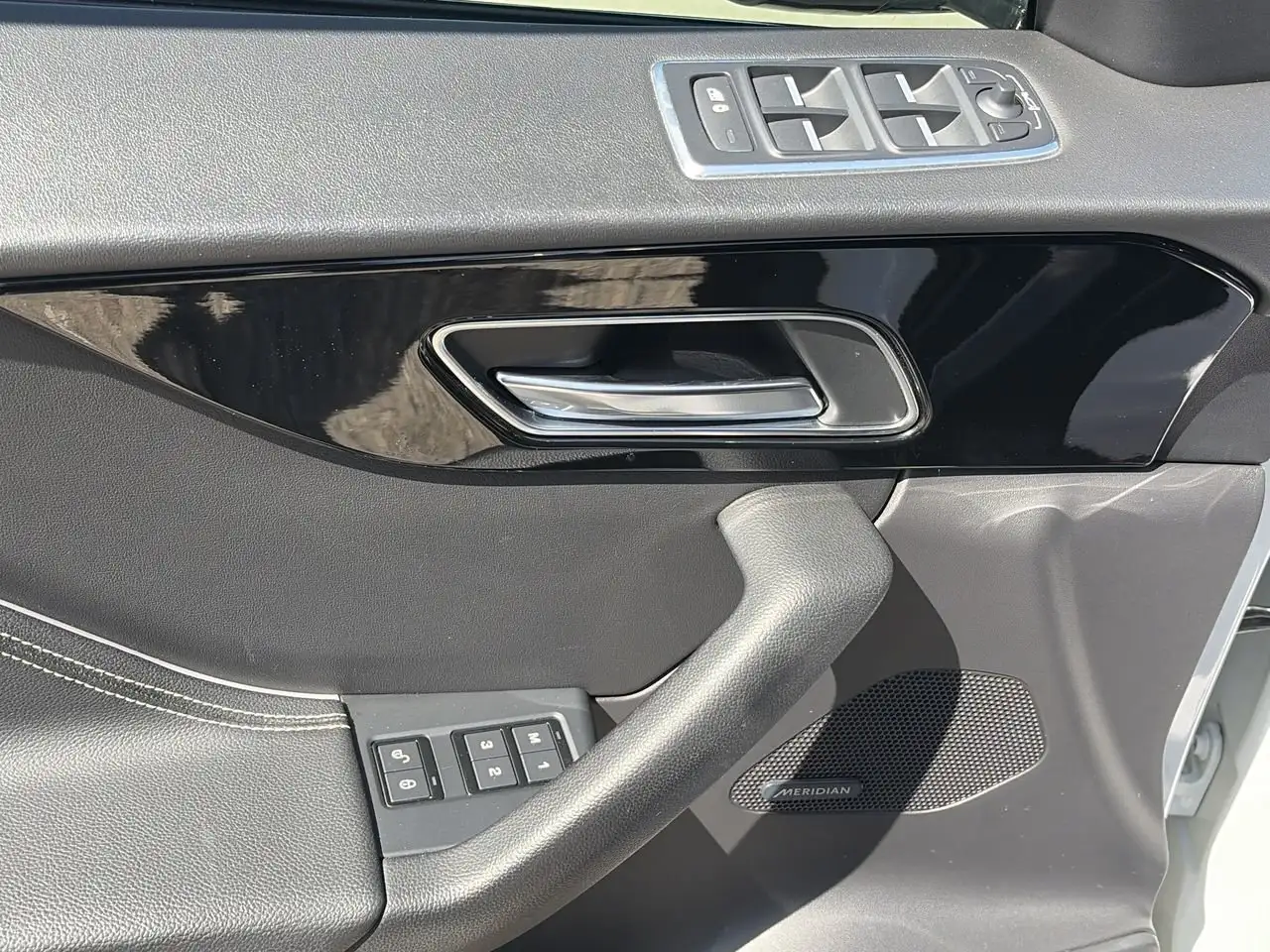 Jaguar F-Pace снимка Jaguar F-Pace