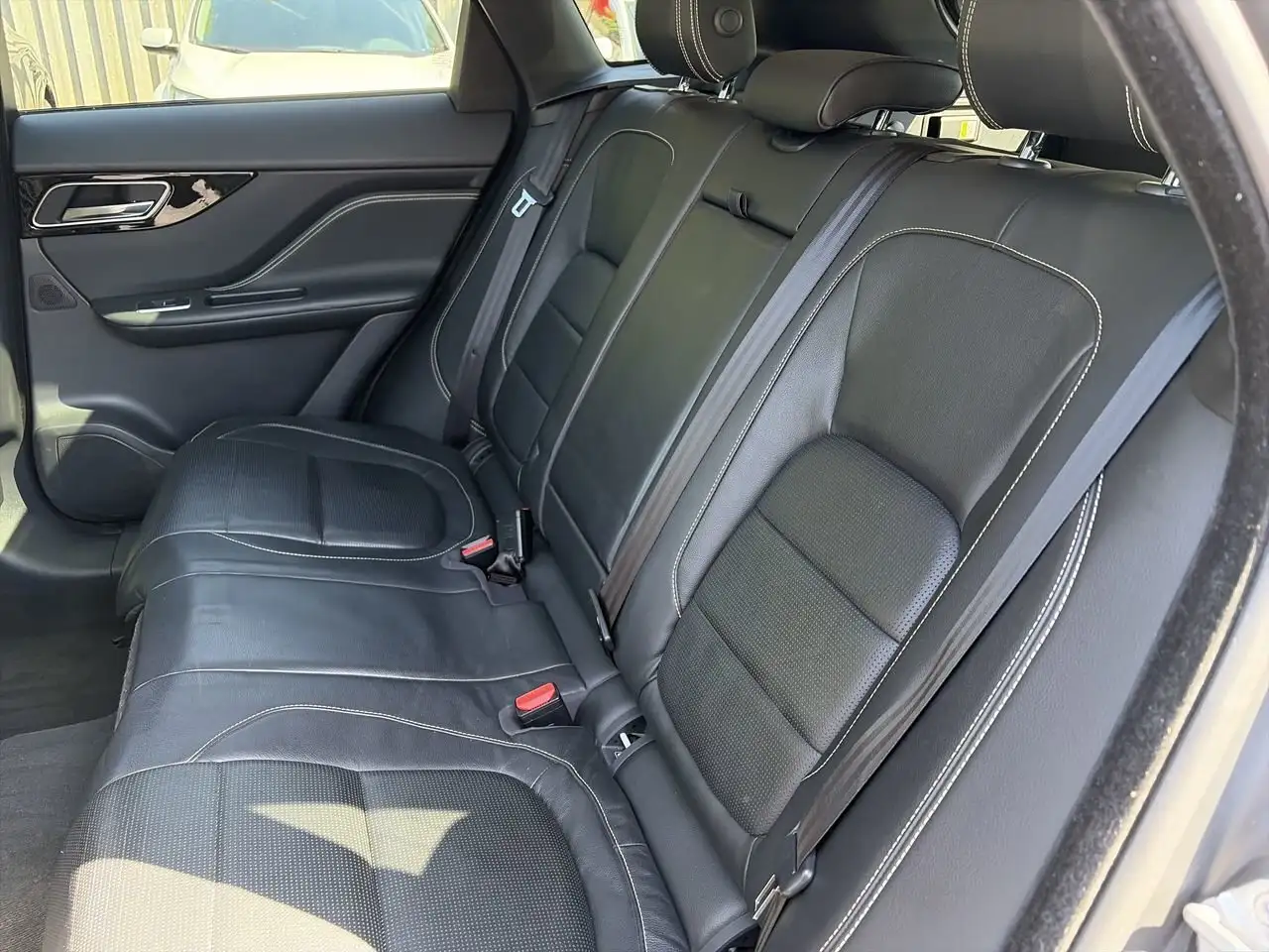 Jaguar F-Pace снимка Jaguar F-Pace