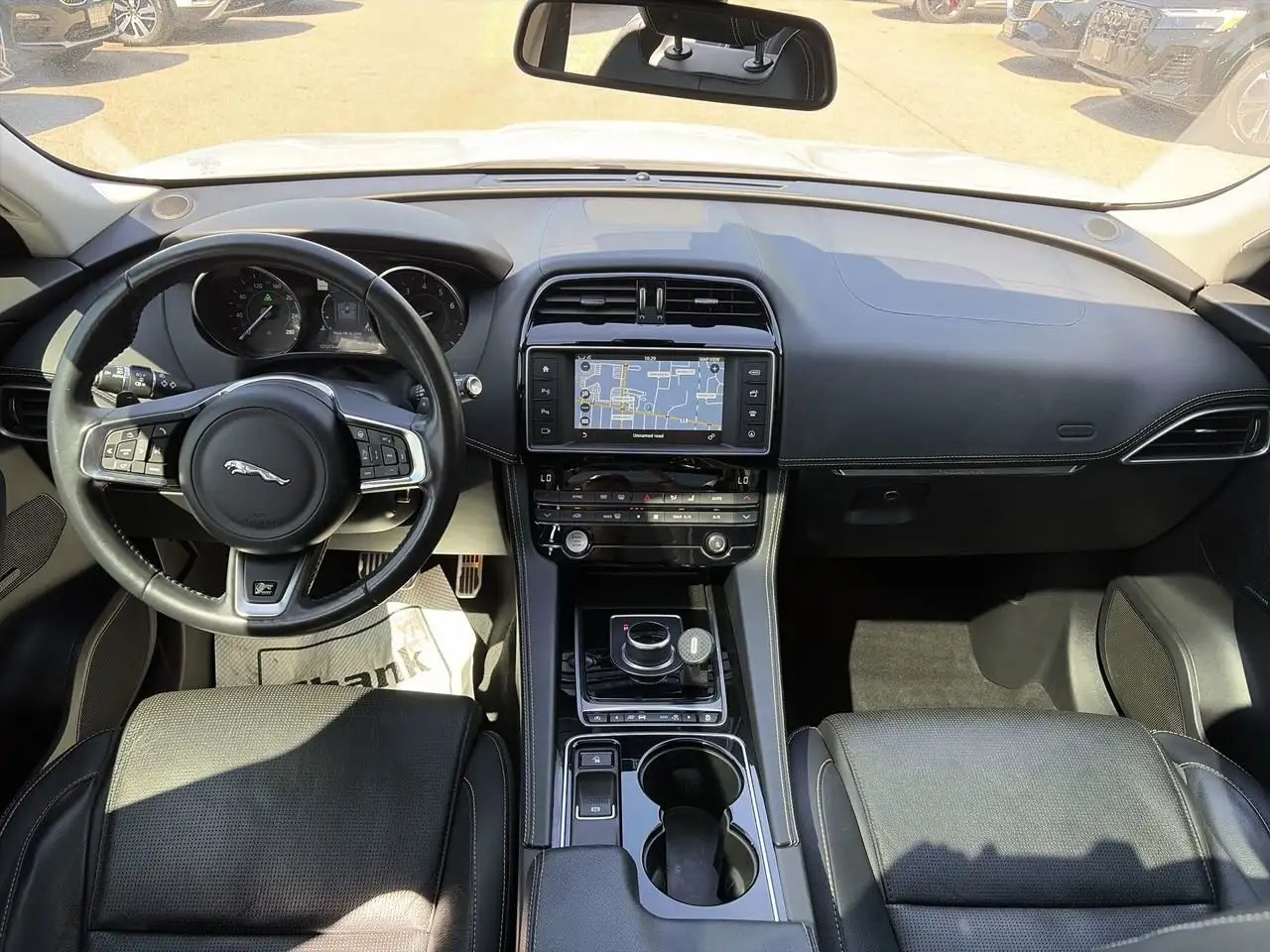 Jaguar F-Pace снимка Jaguar F-Pace