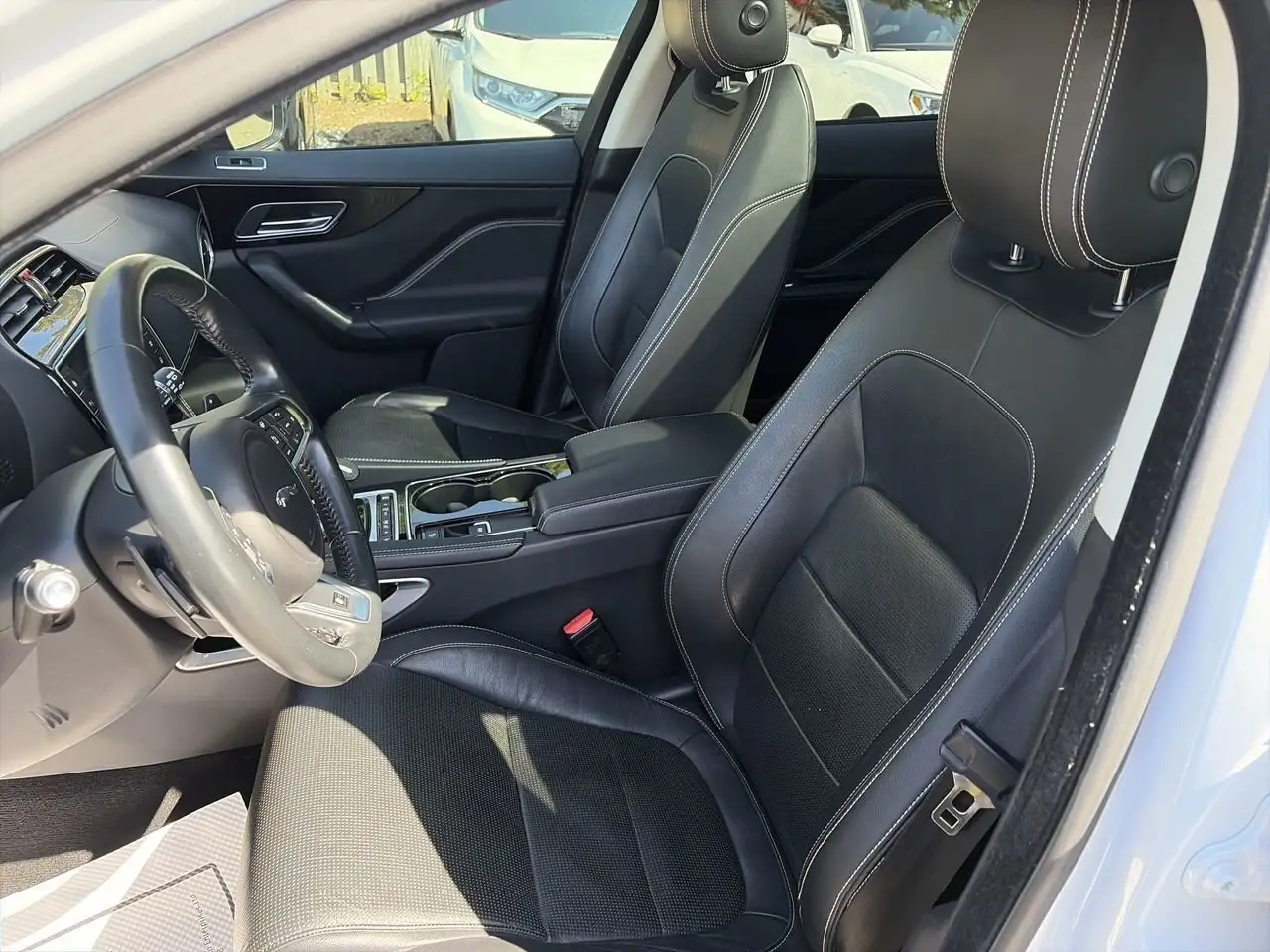 Jaguar F-Pace снимка Jaguar F-Pace