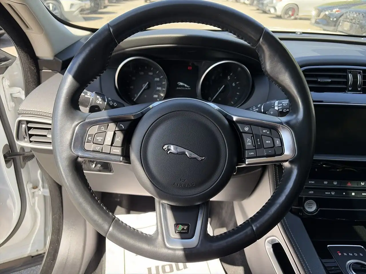 Jaguar F-Pace снимка Jaguar F-Pace