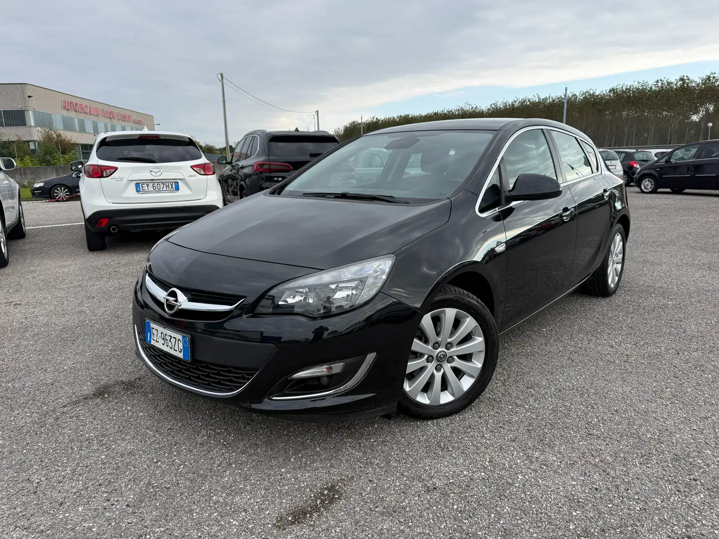 Opel Astra Astra 2015 5p 1.6 cdti Zwart - 1