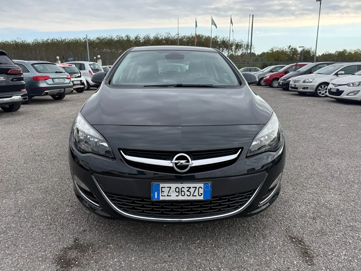 Opel Astra Astra 2015 5p 1.6 cdti Zwart - 2