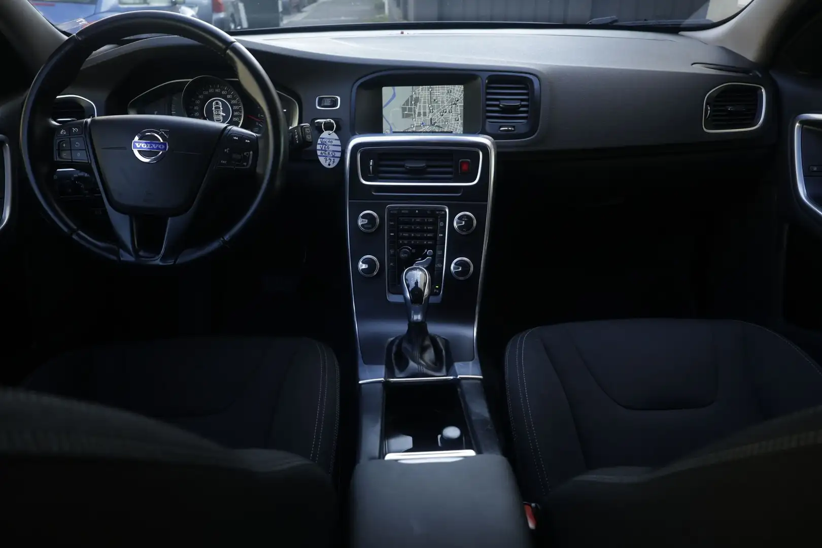 Volvo V60 Volvo V60 D2 1.6 Powershift R-design Momentum Uni Nero - 2