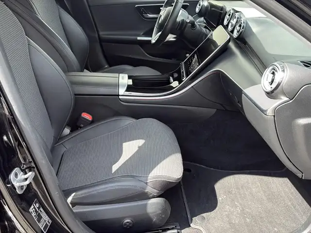 Mercedes-Benz C-Class view 13