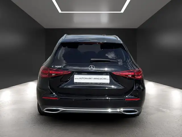 Mercedes-Benz C-Class view 9