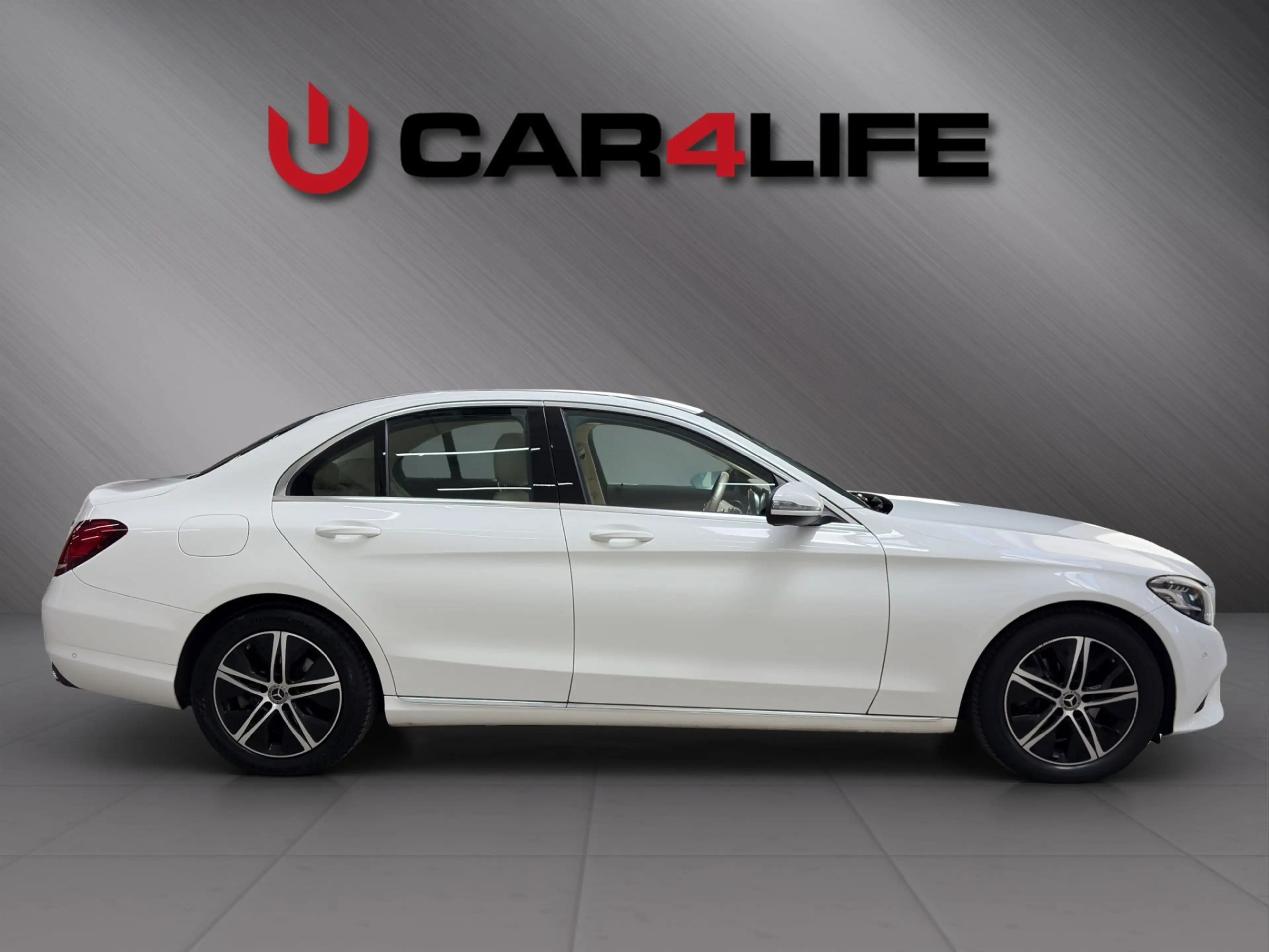 Mercedes-Benz C 200 d *KEYLESS GO*SITZHEIZUNG*LED* — photo 4
