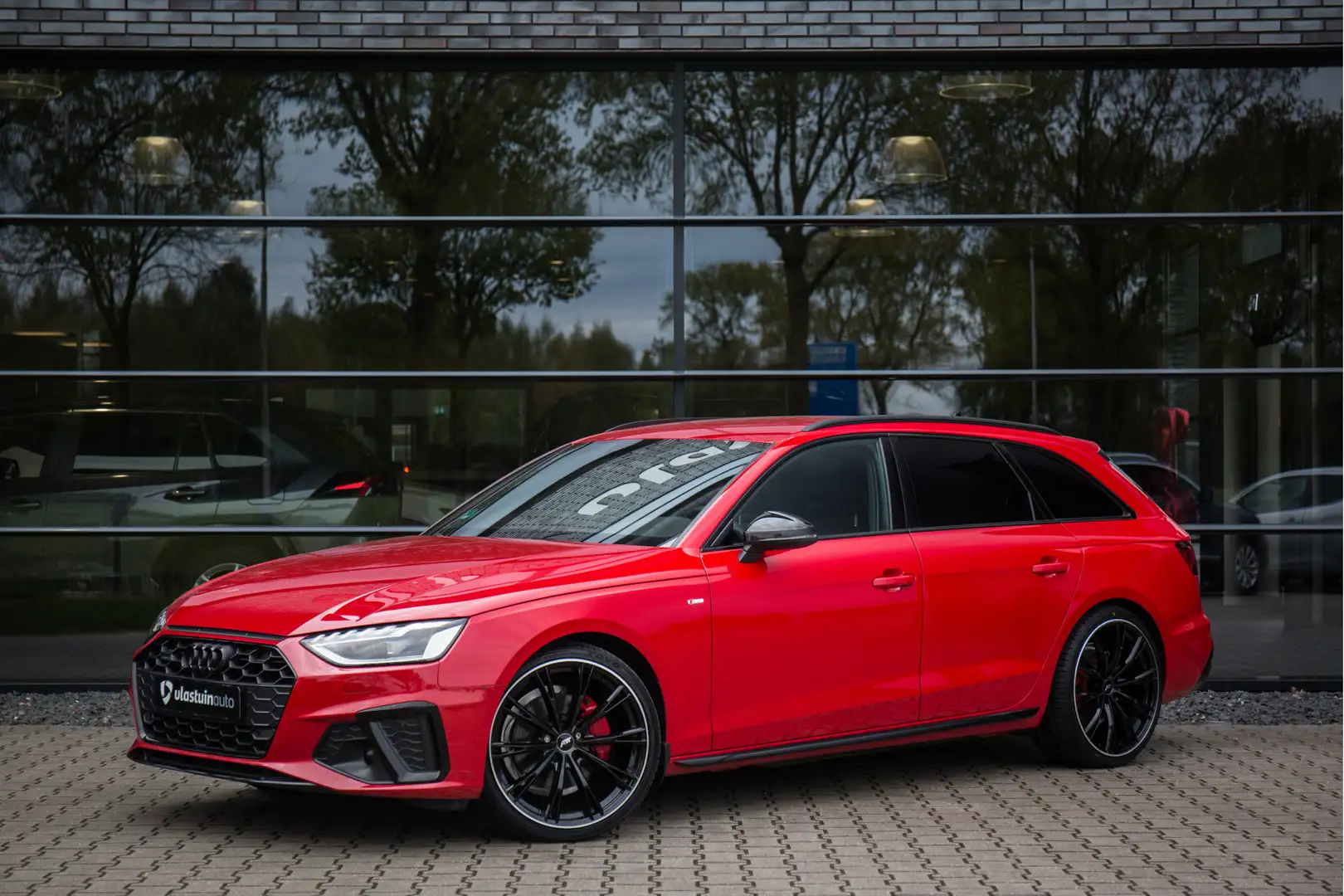 Audi A4 Avant 40 TFSI quattro S edition Competition , Blac Red - 2