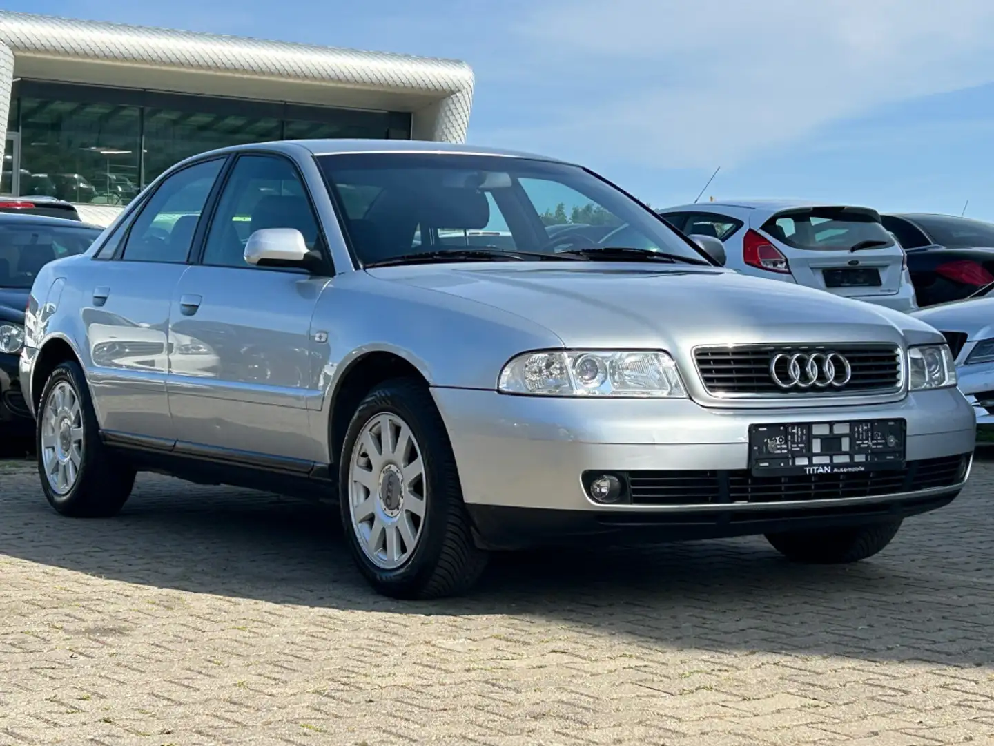 Audi A4 1.6 PDC Klima Zentral TÜV neu elek. Fenster Silber - 2