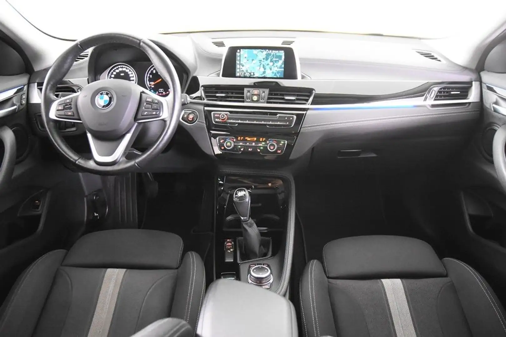BMW X2 sDrive18i Sport-Line *1.Hand*PAno.*Navi*EHK* Schwarz - 2