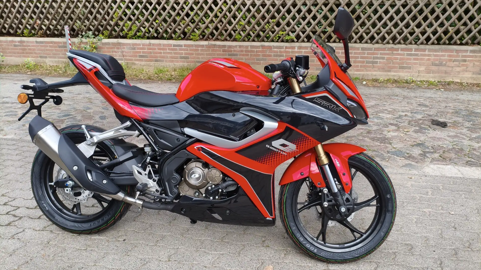 QJ Motor SRK 125 ABS NEUFAHRZEUG Rot - 1