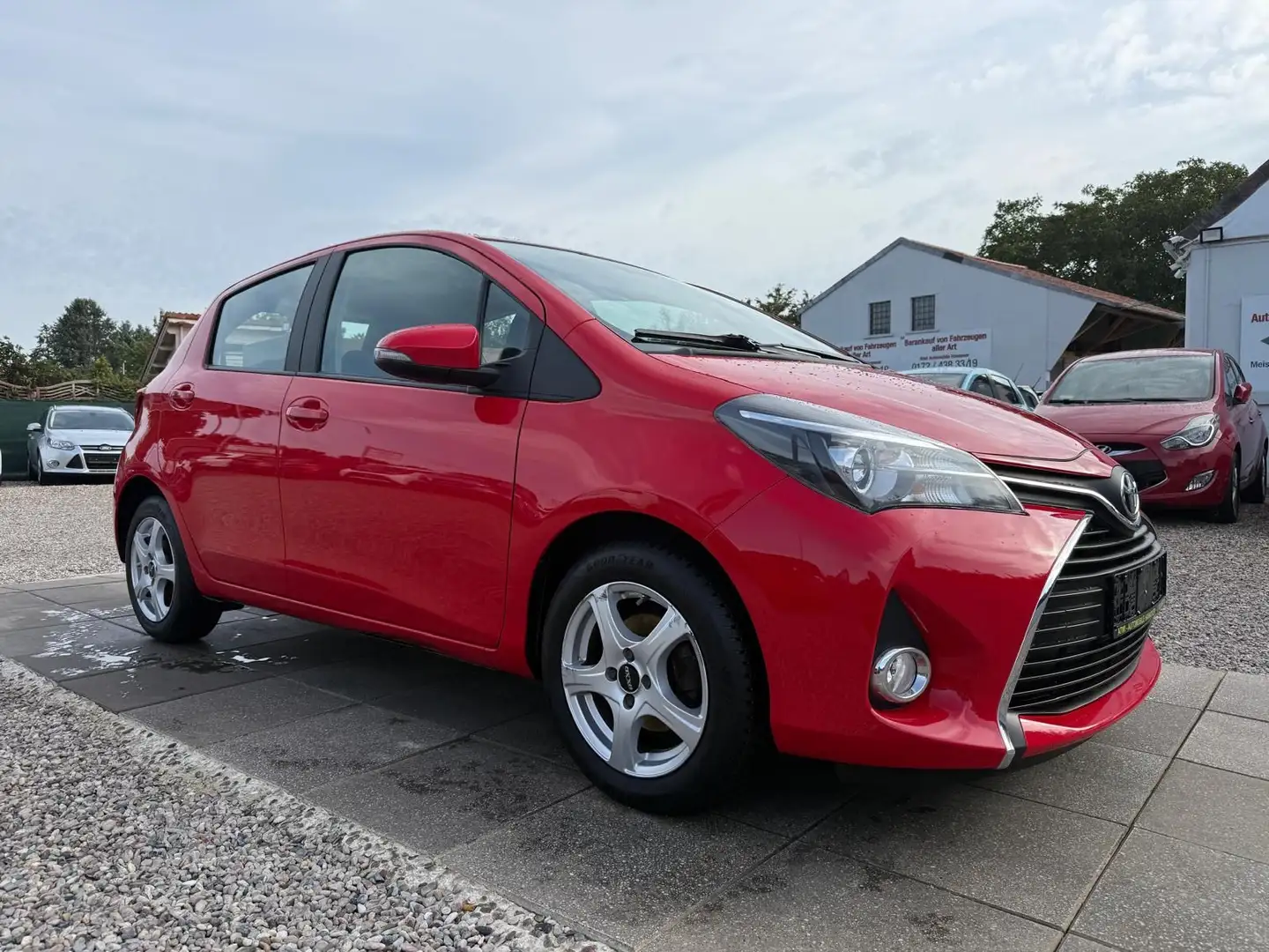 Toyota Yaris Comfort Sportsitze Sport Lenkrad Rot - 1