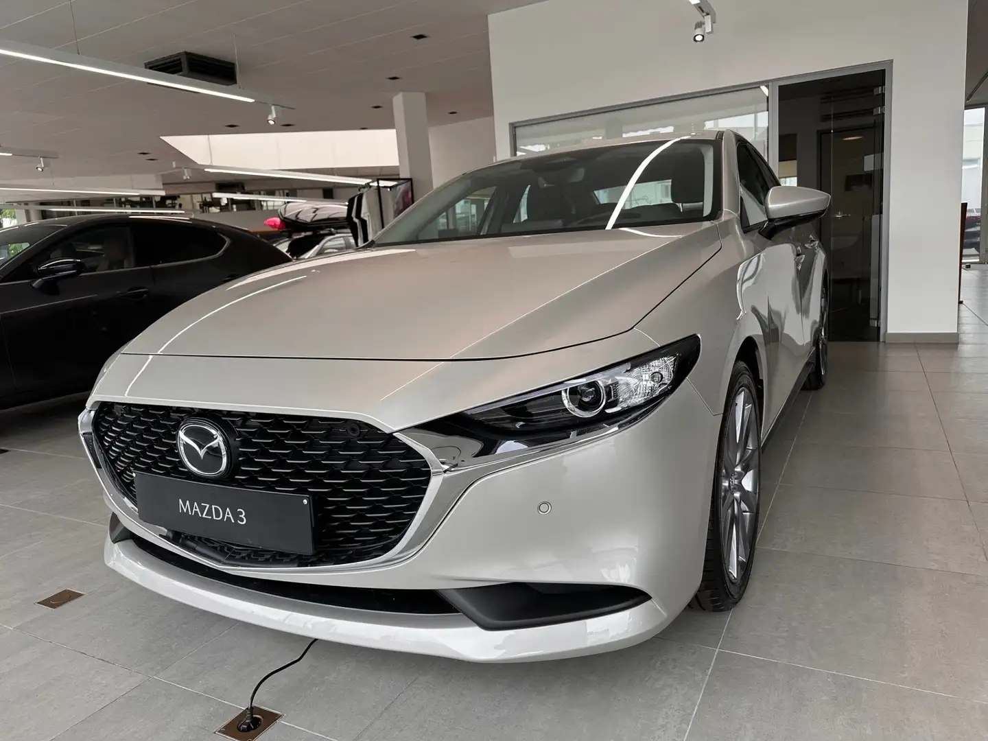 Mazda 3 Sedan 2.5i e-Skyactiv-G Centre-line Bej - 2