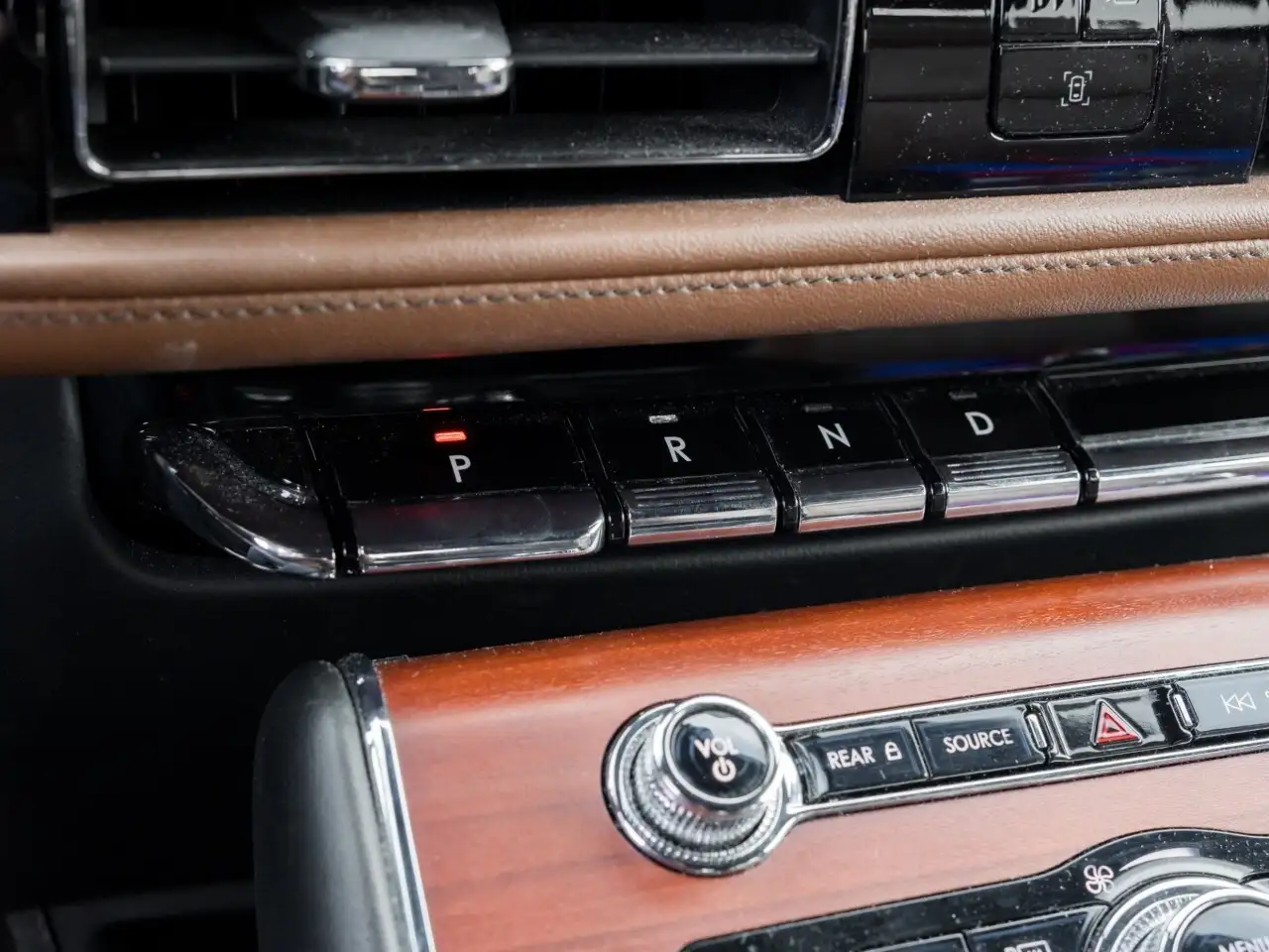 Lincoln Aviator снимка Lincoln Aviator