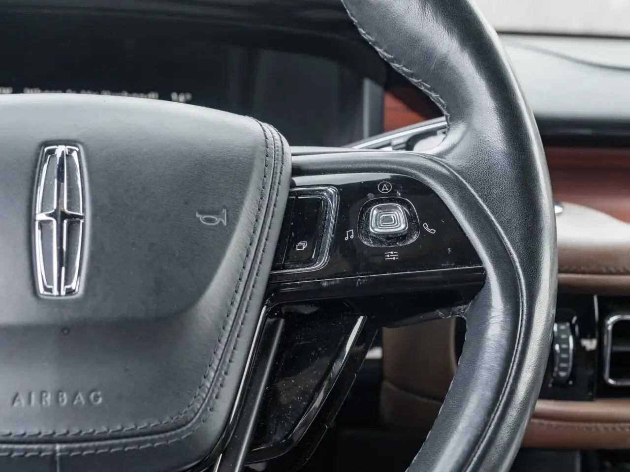 Lincoln Aviator снимка Lincoln Aviator