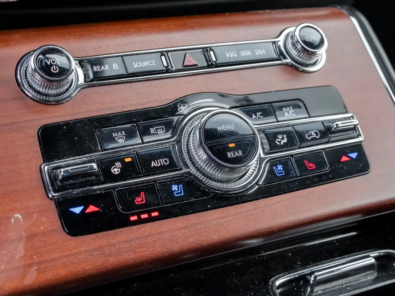 Lincoln Aviator снимка Lincoln Aviator