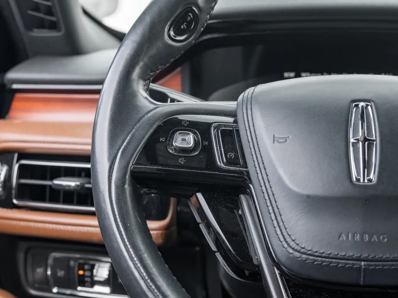 Lincoln Aviator снимка Lincoln Aviator