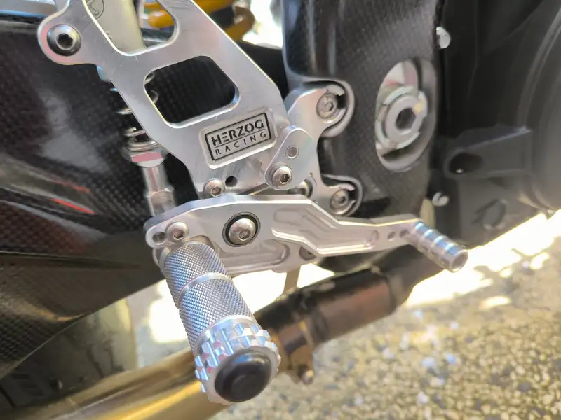 Aprilia RSV4 - foto 7