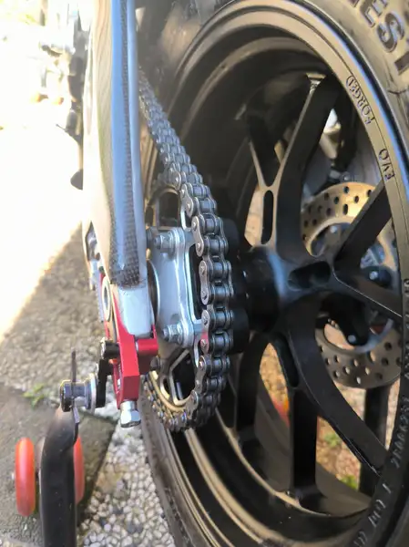 Aprilia RSV4 - foto 4