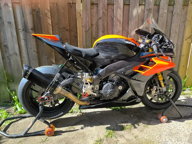 Aprilia RSV4 - foto 2